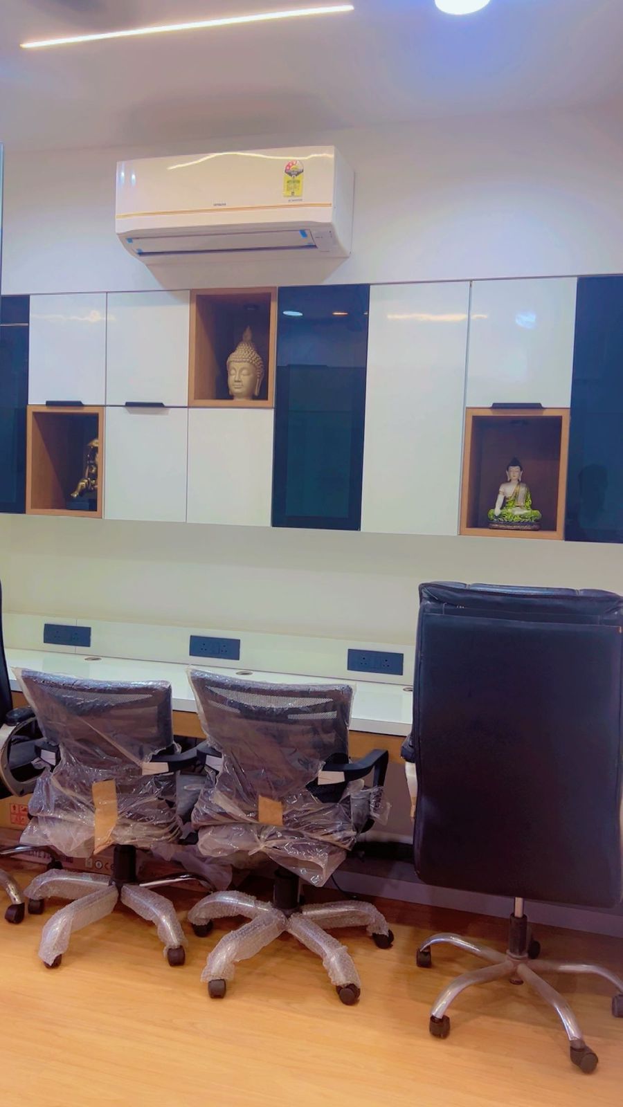 Office 565 Sq. Ft. Commercial Office for Rent in Makarba Ahmedabad - Media 4