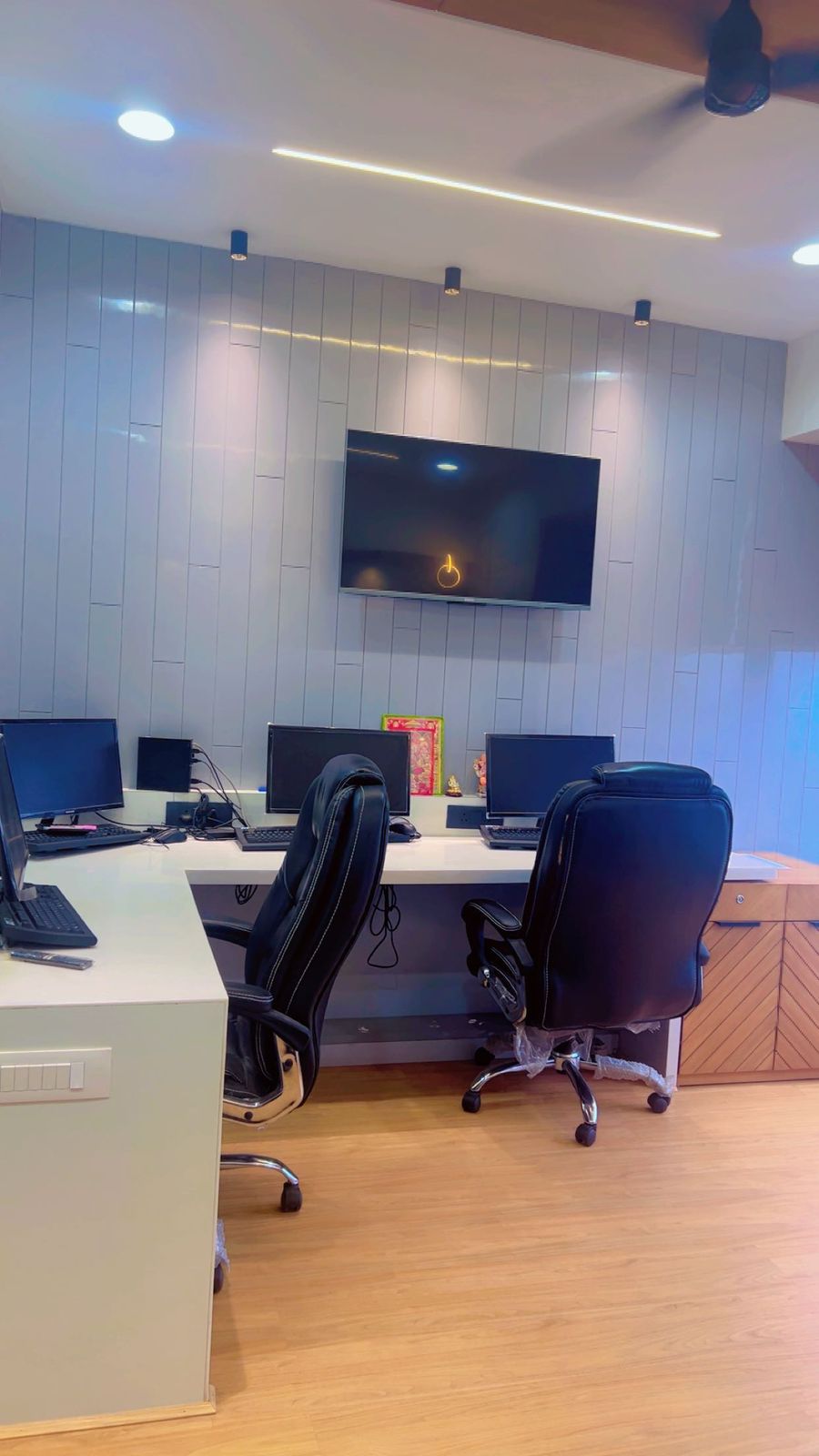 Office 565 Sq. Ft. Commercial Office for Rent in Makarba Ahmedabad