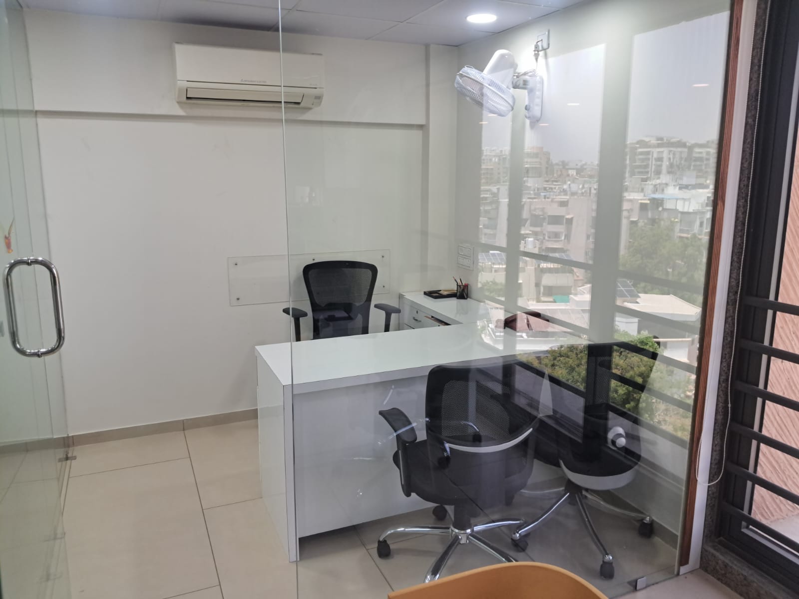 1165 Sq. Ft. Commercial Office for Rent in Bodakdev Ahmedabad - Media 2