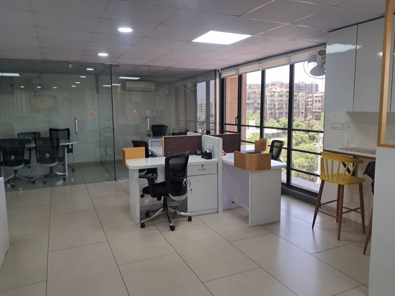 1165 Sq. Ft. Commercial Office for Rent in Bodakdev Ahmedabad - Media 4
