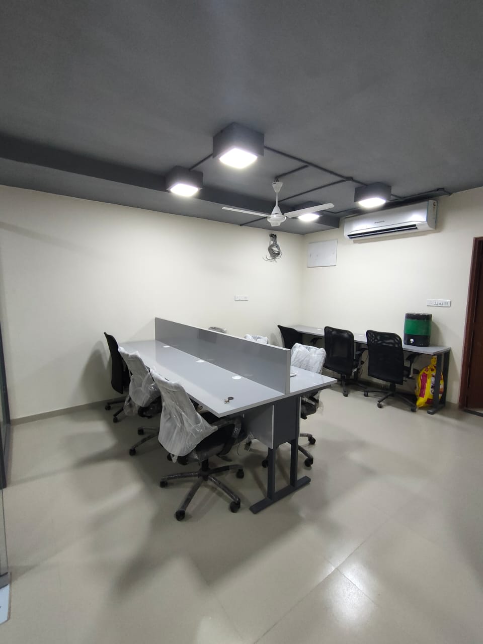 717 Sq. Ft. Commercial Office for Rent in Iscon Ambli Road Ahmedabad - Media 2