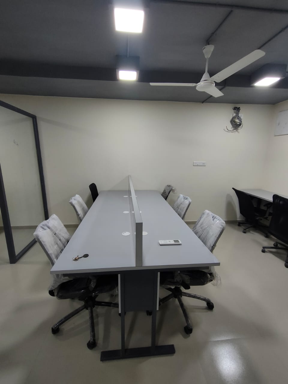 717 Sq. Ft. Commercial Office for Rent in Iscon Ambli Road Ahmedabad - Media 3