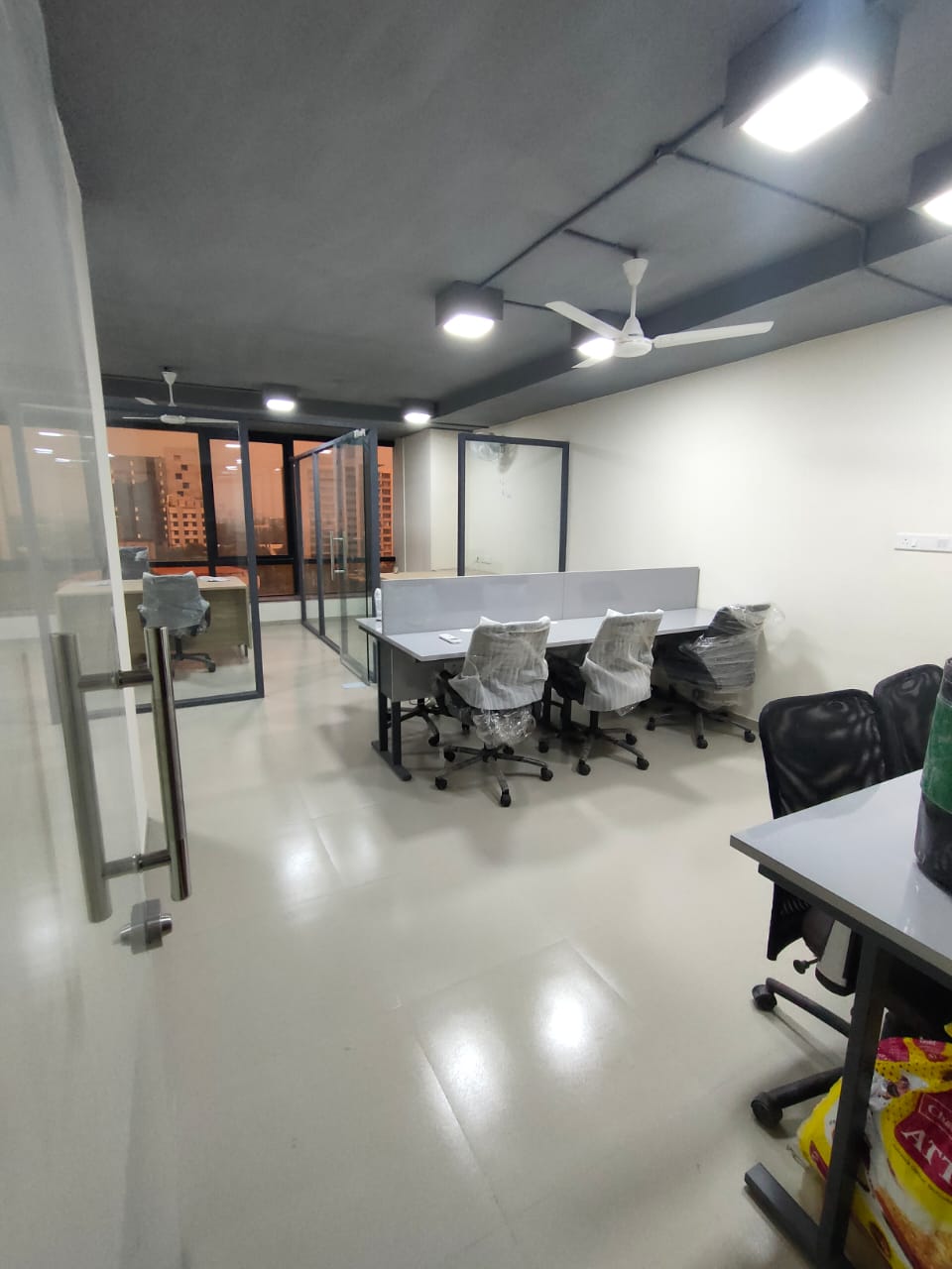 717 Sq. Ft. Commercial Office for Rent in Iscon Ambli Road Ahmedabad - Media 4