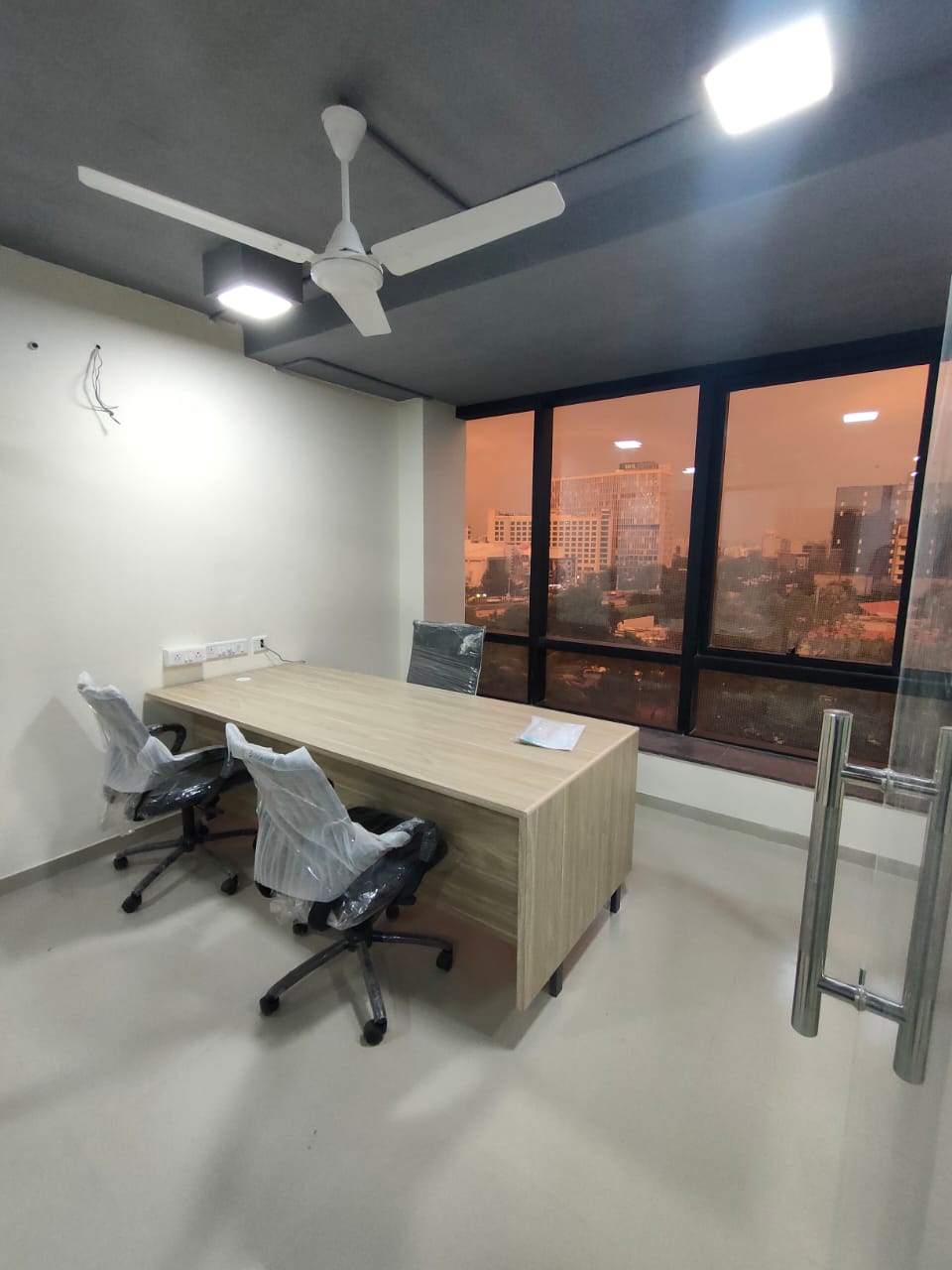 717 Sq. Ft. Commercial Office for Rent in Iscon Ambli Road Ahmedabad - Media 7