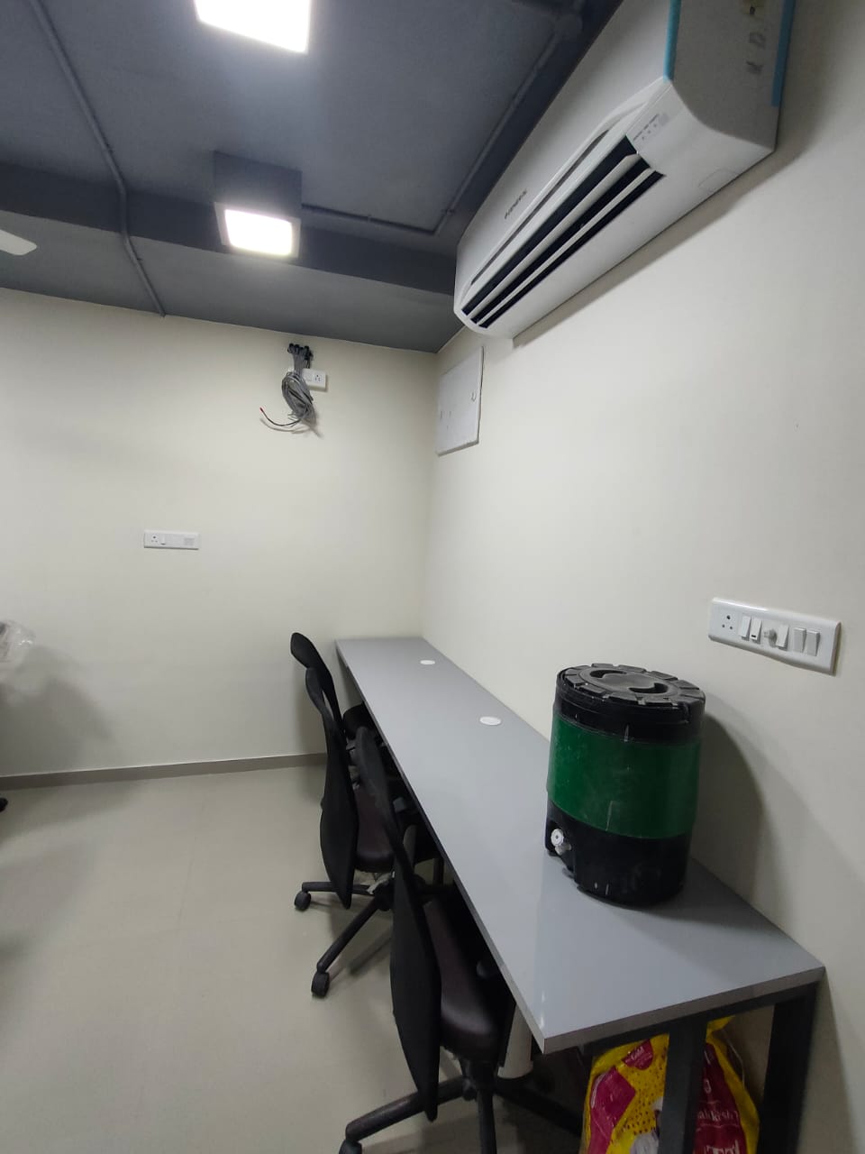 717 Sq. Ft. Commercial Office for Rent in Iscon Ambli Road Ahmedabad - Media 8