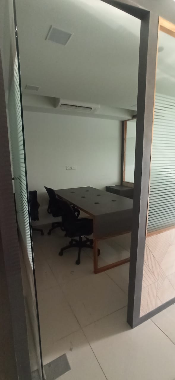 1300 Sq. Ft. Commercial Office for Rent in Bodakdev Ahmedabad - Media 8