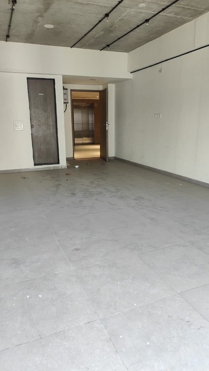 700 Sq. Ft. Commercial Office for Rent in Prahladnagar Ahmedabad - Media 3