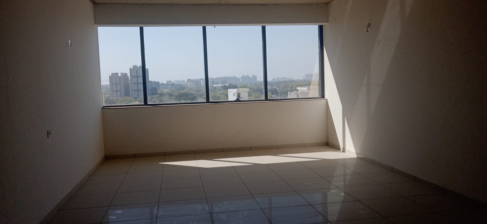 966 Sq. Ft. Commercial Office for Rent in Sg Highway Ahmedabad - Media 4