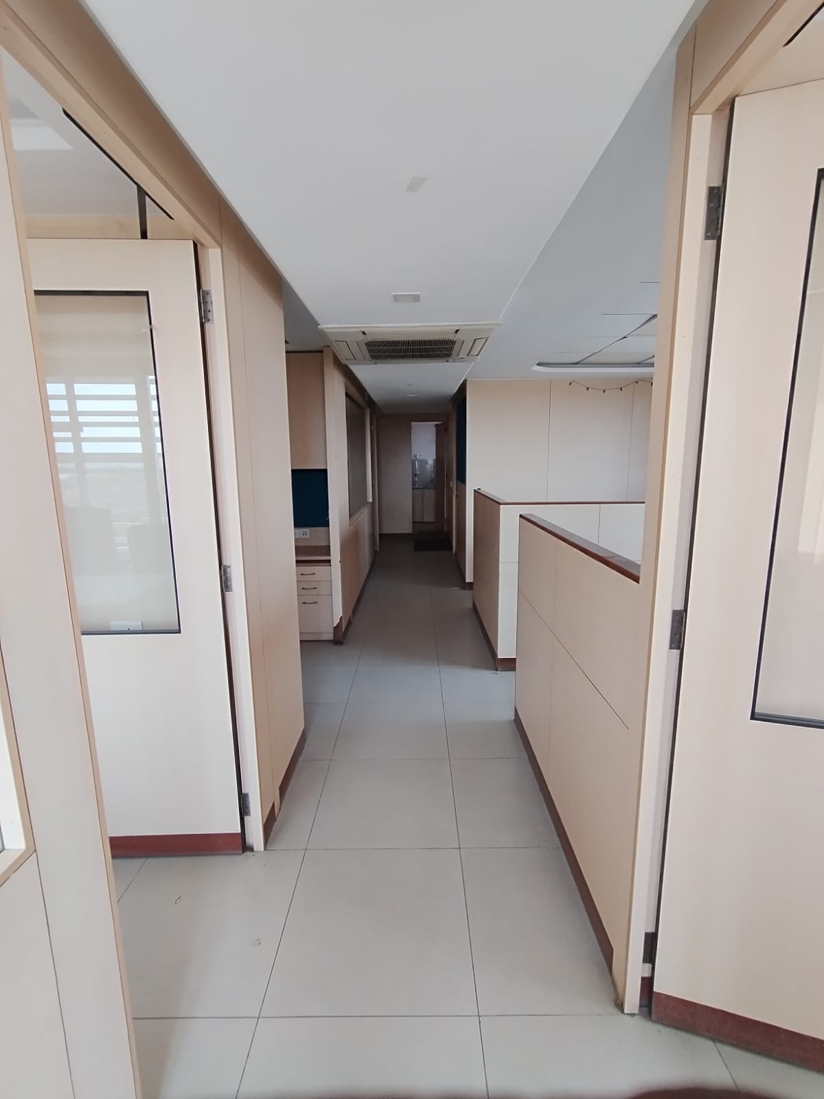 Office 1770 Sq. Ft. Commercial Office for Rent in Sg Highway Ahmedabad - Media 10