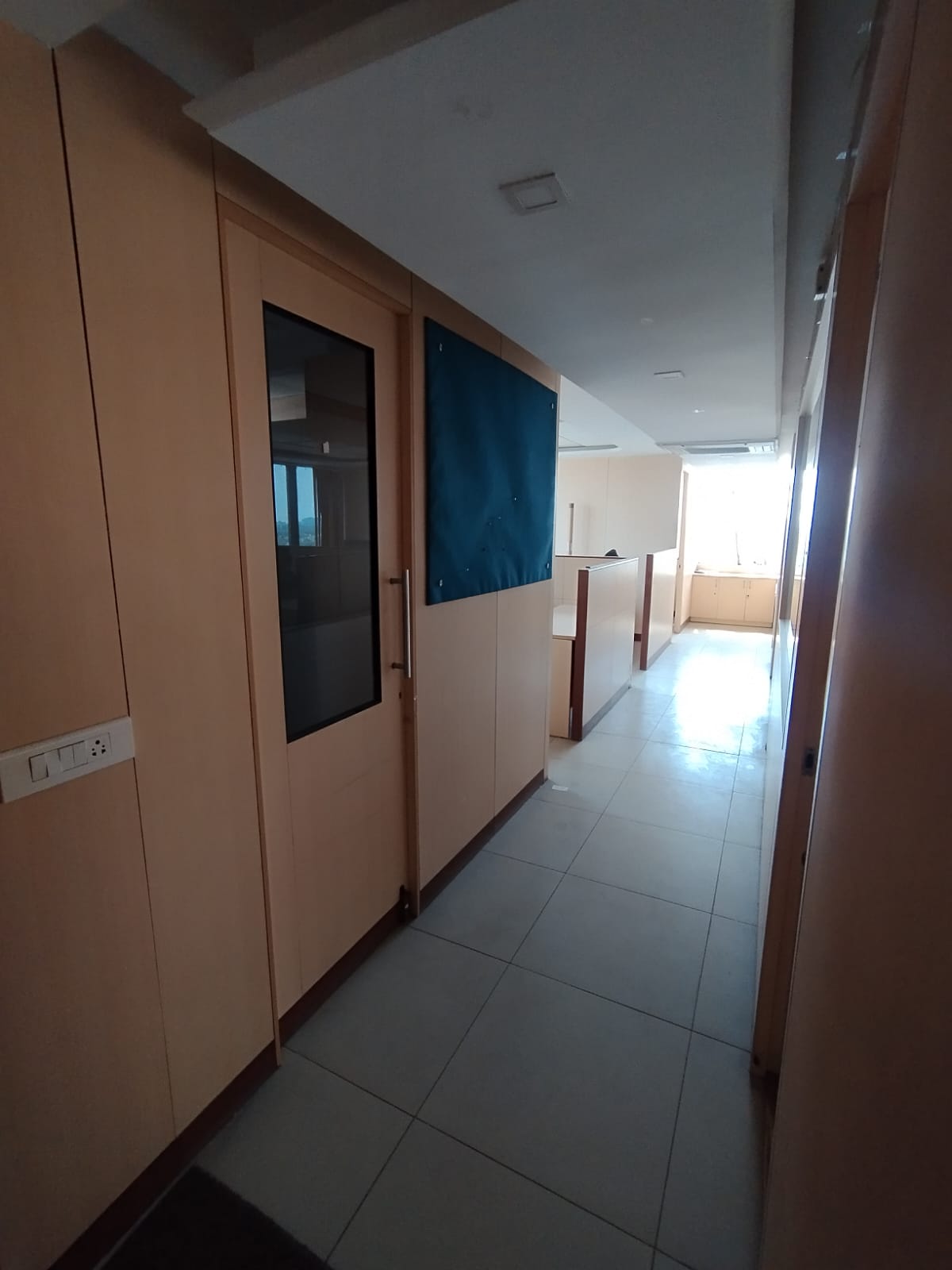 Office 1770 Sq. Ft. Commercial Office for Rent in Sg Highway Ahmedabad - Media 8