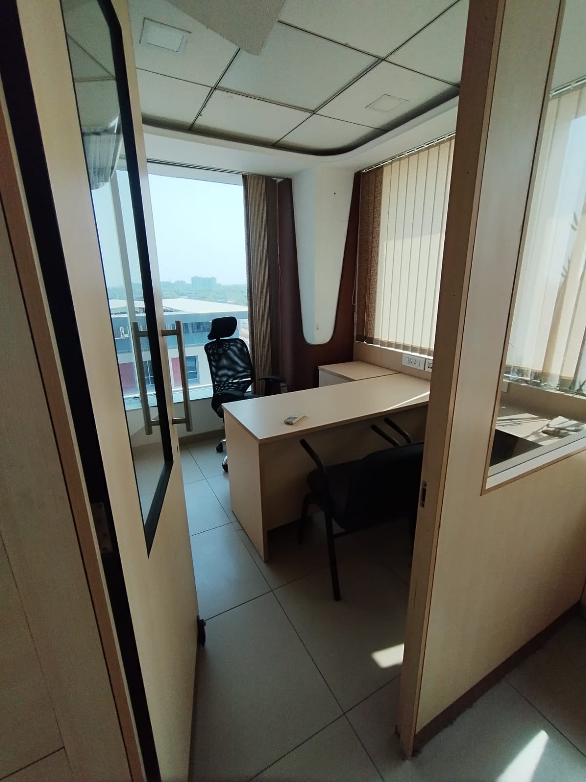 Office 1770 Sq. Ft. Commercial Office for Rent in Sg Highway Ahmedabad - Media 6