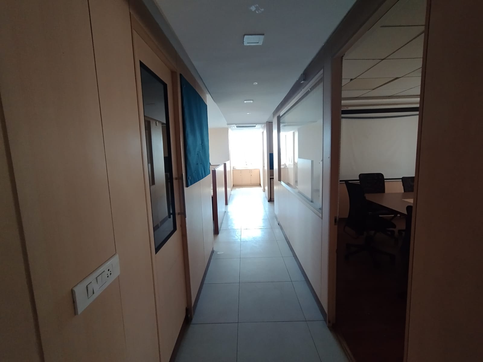 Office 1770 Sq. Ft. Commercial Office for Rent in Sg Highway Ahmedabad - Media 2