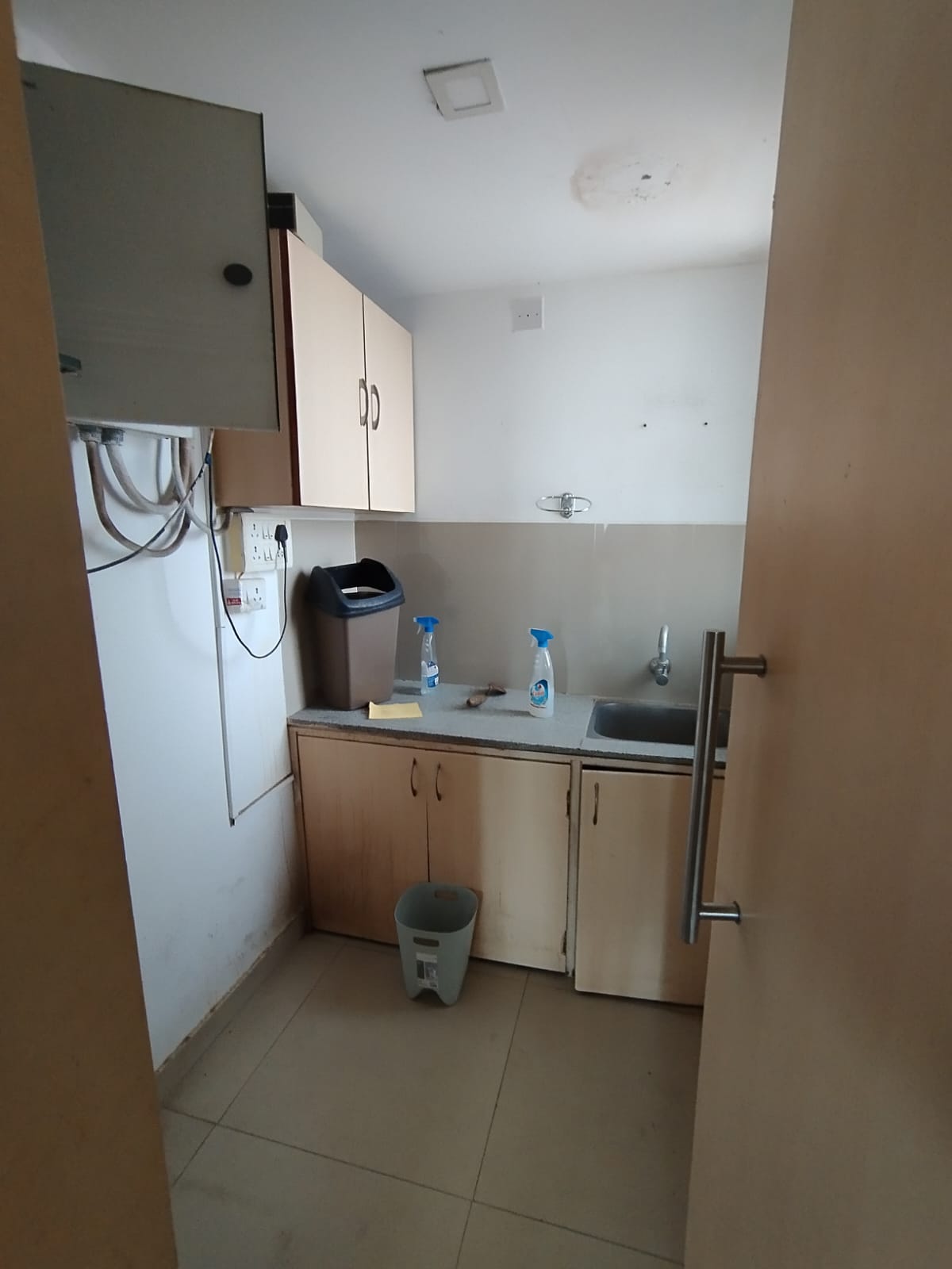Office 1770 Sq. Ft. Commercial Office for Rent in Sg Highway Ahmedabad - Media 3
