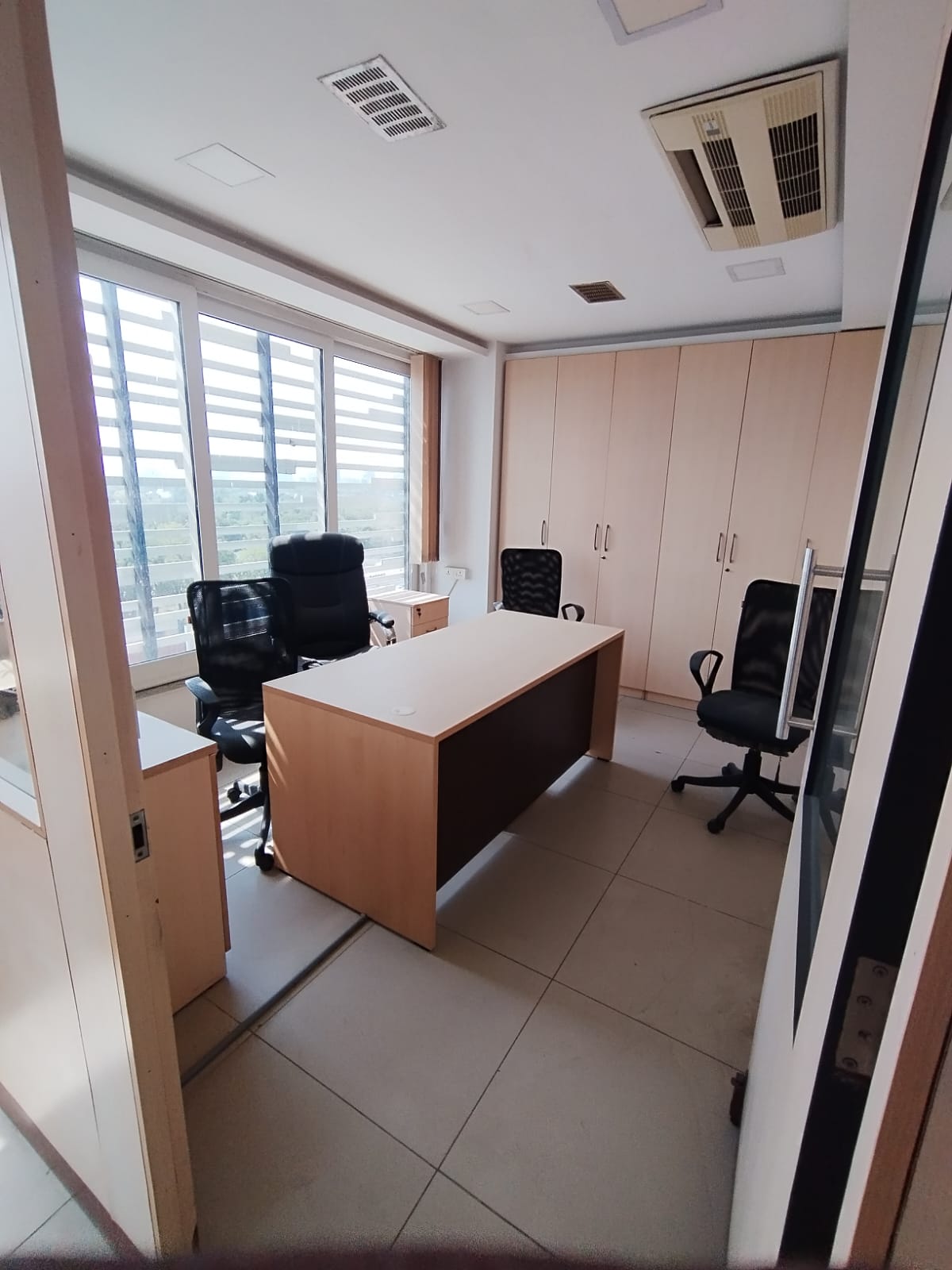 Office 1770 Sq. Ft. Commercial Office for Rent in Sg Highway Ahmedabad - Media 4