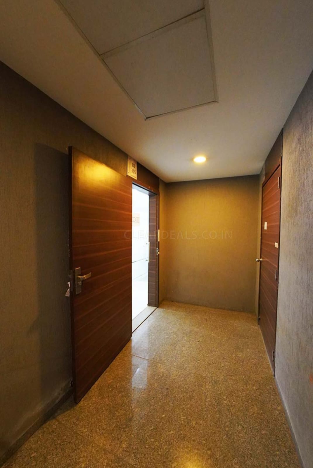 736 Sq. Ft. Commercial Office for Rent in Sg Highway Ahmedabad - Media 7