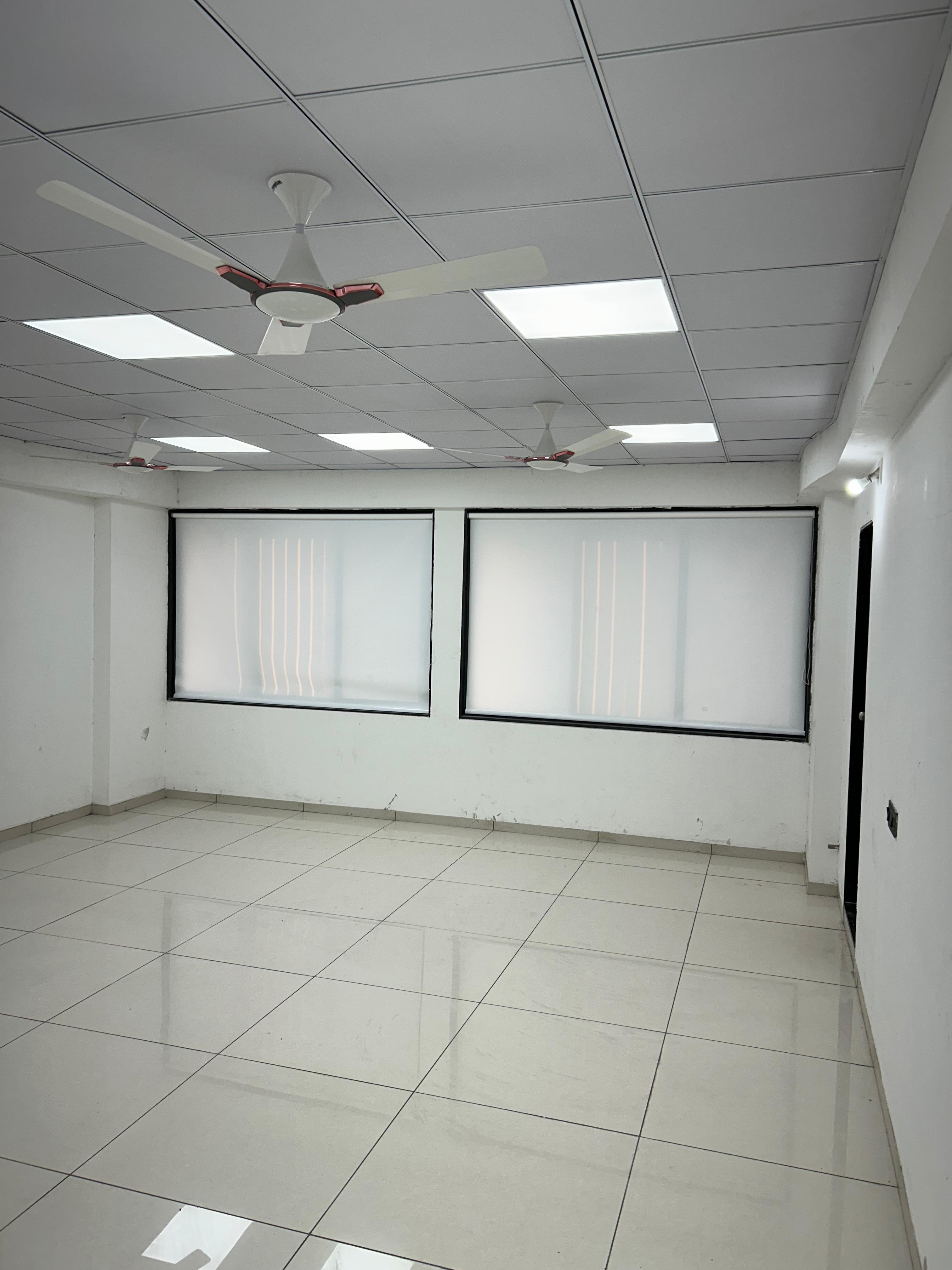 950 Sq. Ft. Commercial Office for Rent in Sola Ahmedabad - Media 7