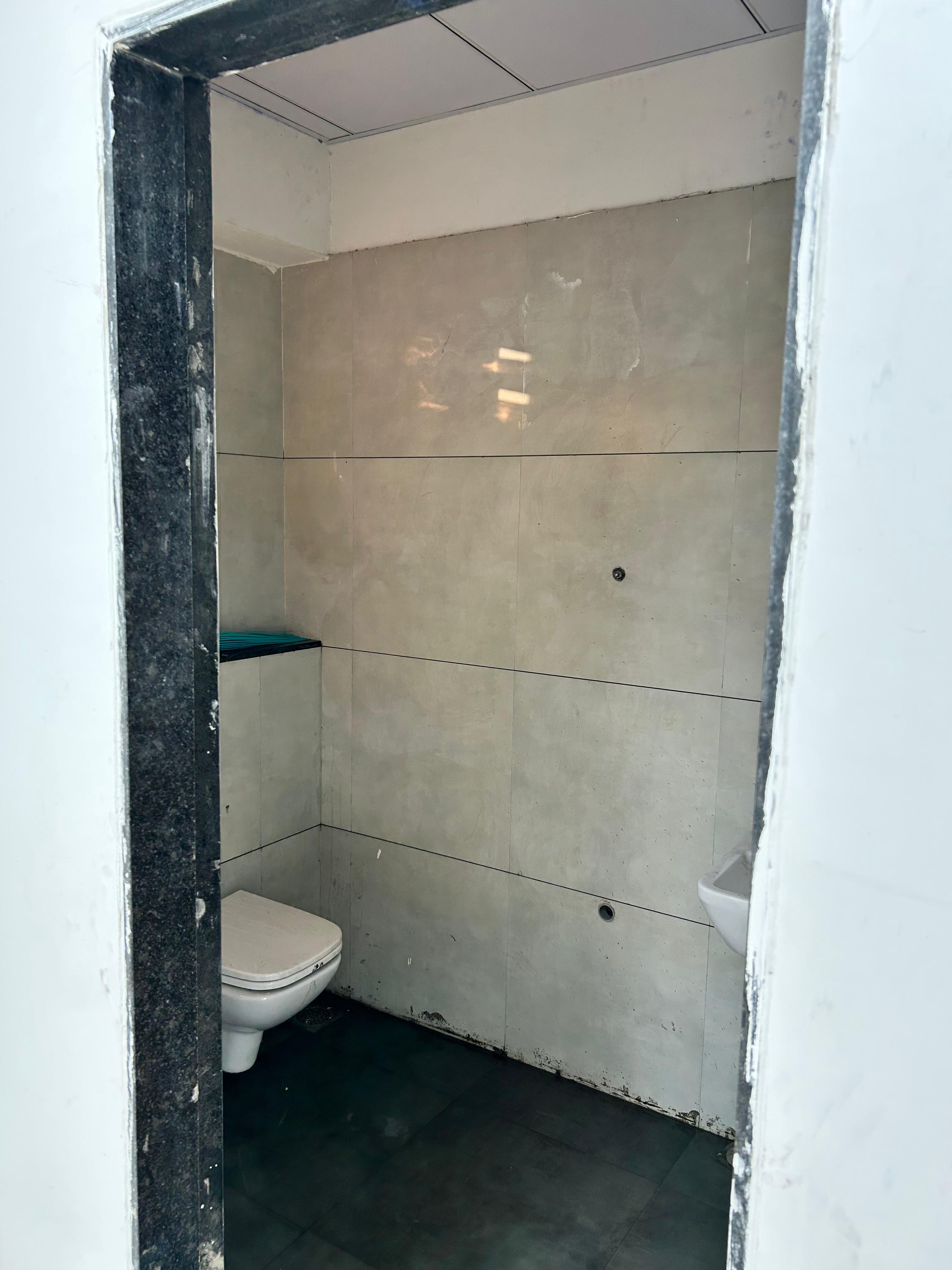 950 Sq. Ft. Commercial Office for Rent in Sola Ahmedabad - Media 4