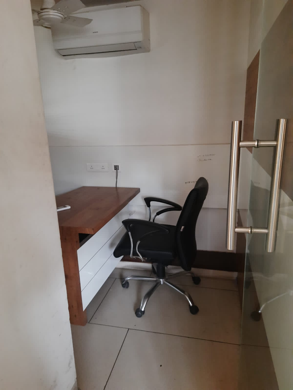 716 Sq. Ft. Commercial Office for Rent in Prahladnagar Ahmedabad - Media 10