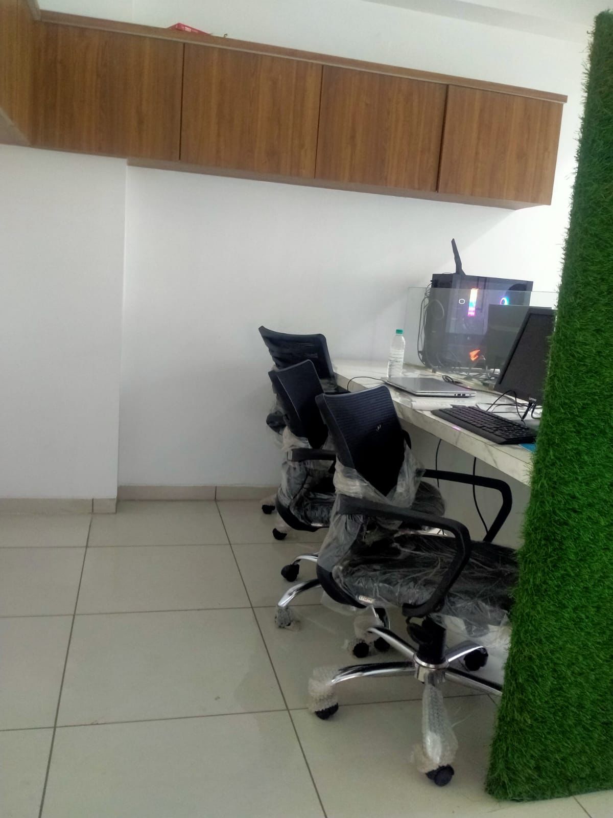 705 Sq. Ft. Commercial Office for Rent in Thaltej Ahmedabad - Media 2