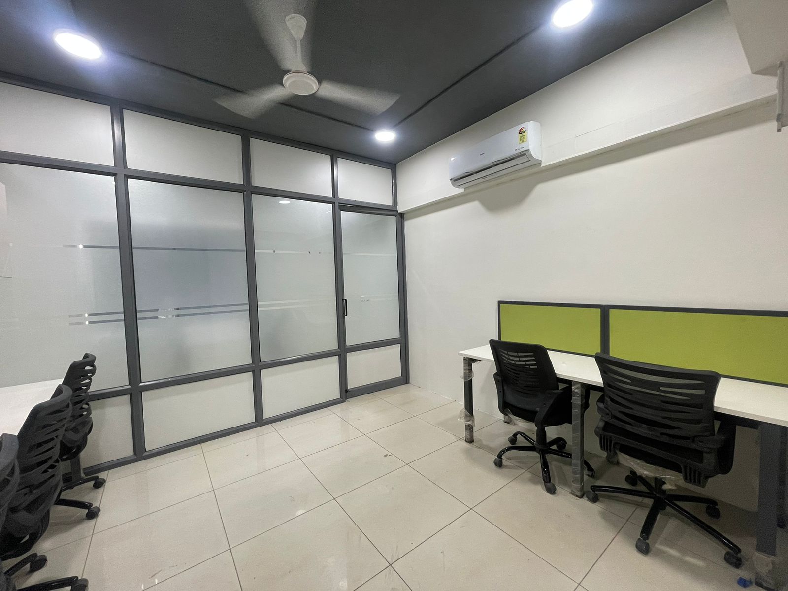 515 Sq. Ft. Commercial Office for Rent in Prahladnagar Ahmedabad - Media 6