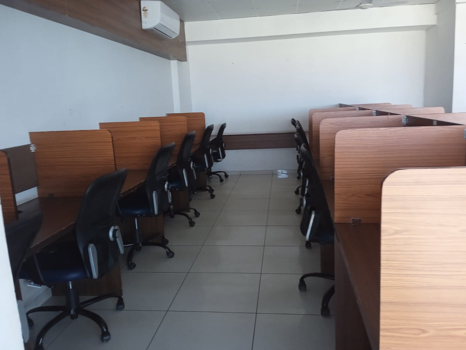 1487 Sq. Ft. Commercial Office for Rent in Science City Ahmedabad - Media 7