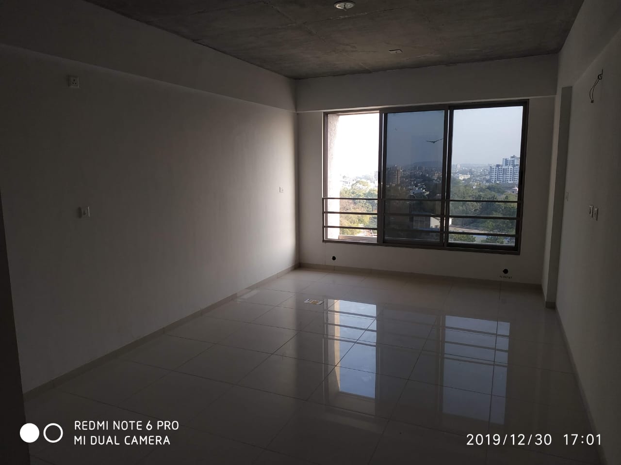 530 Sq. Ft. Commercial Office for Rent in Shyamal Cross Road Ahmedabad - Media 5