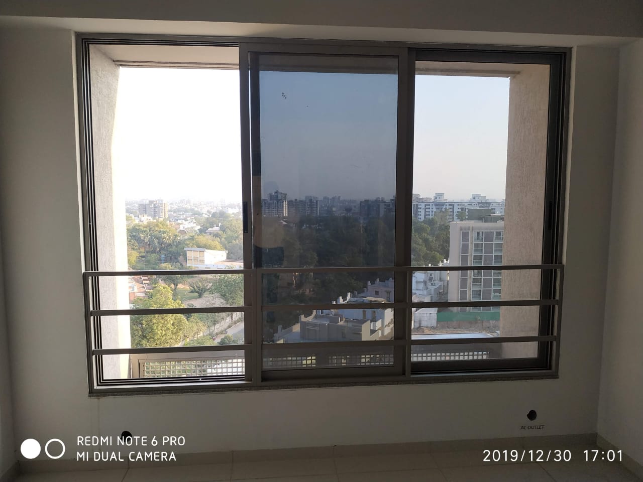 530 Sq. Ft. Commercial Office for Rent in Shyamal Cross Road Ahmedabad - Media 3
