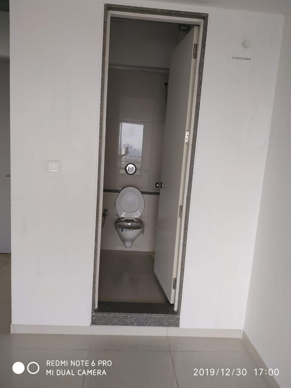 530 Sq. Ft. Commercial Office for Rent in Shyamal Cross Road Ahmedabad - Media 6