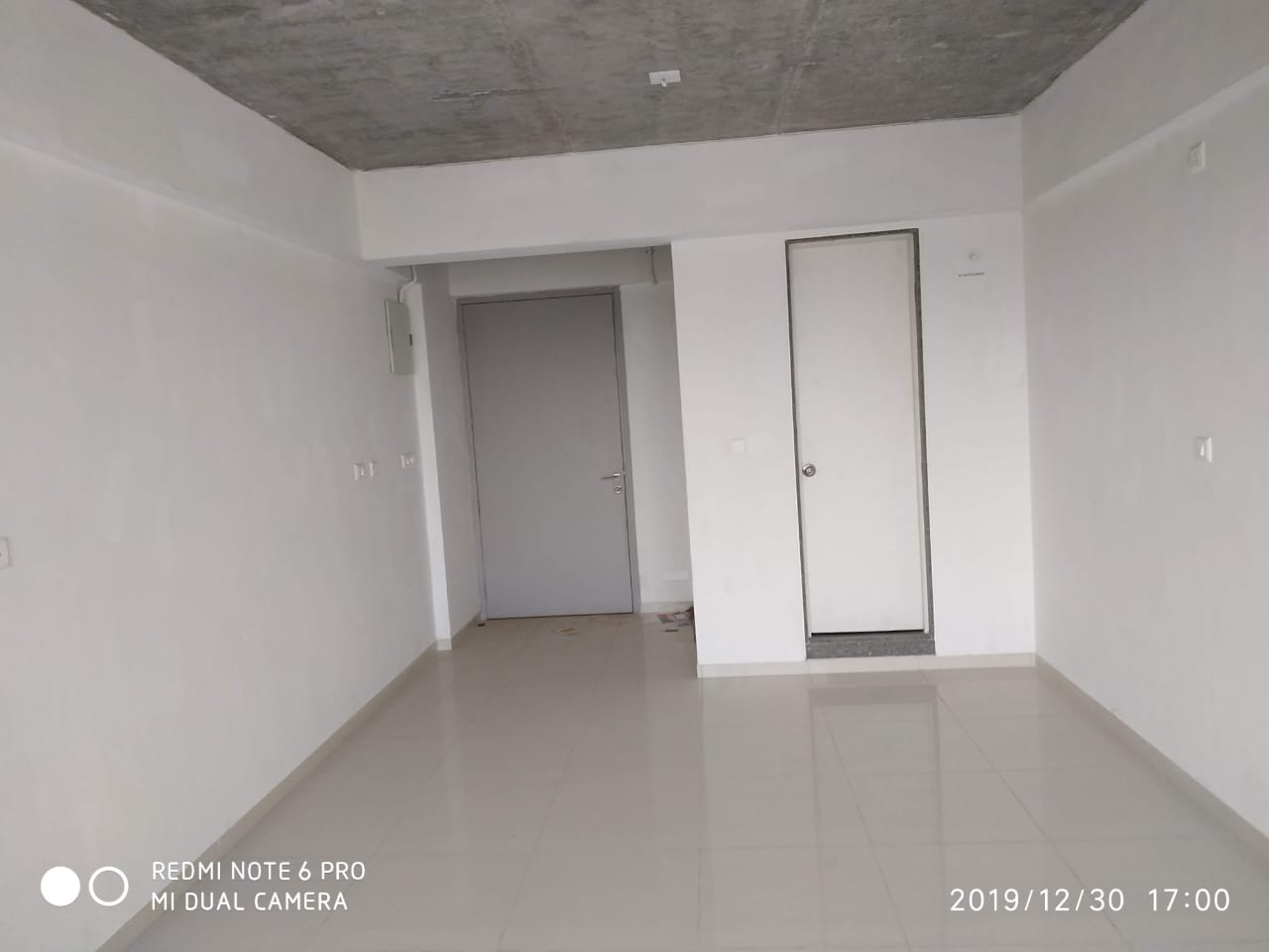 530 Sq. Ft. Commercial Office for Rent in Shyamal Cross Road Ahmedabad - Media 2