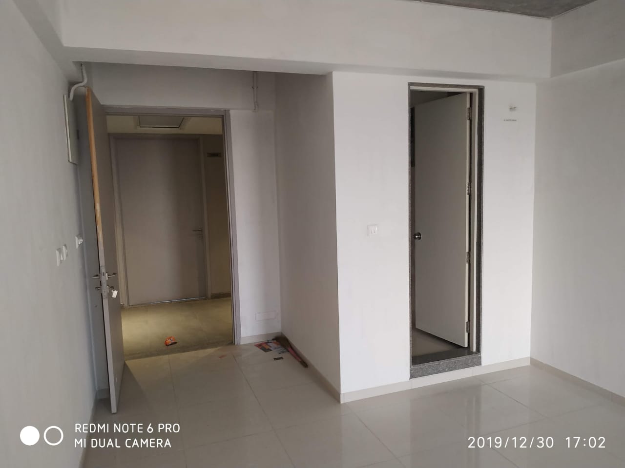 530 Sq. Ft. Commercial Office for Rent in Shyamal Cross Road Ahmedabad - Media 9