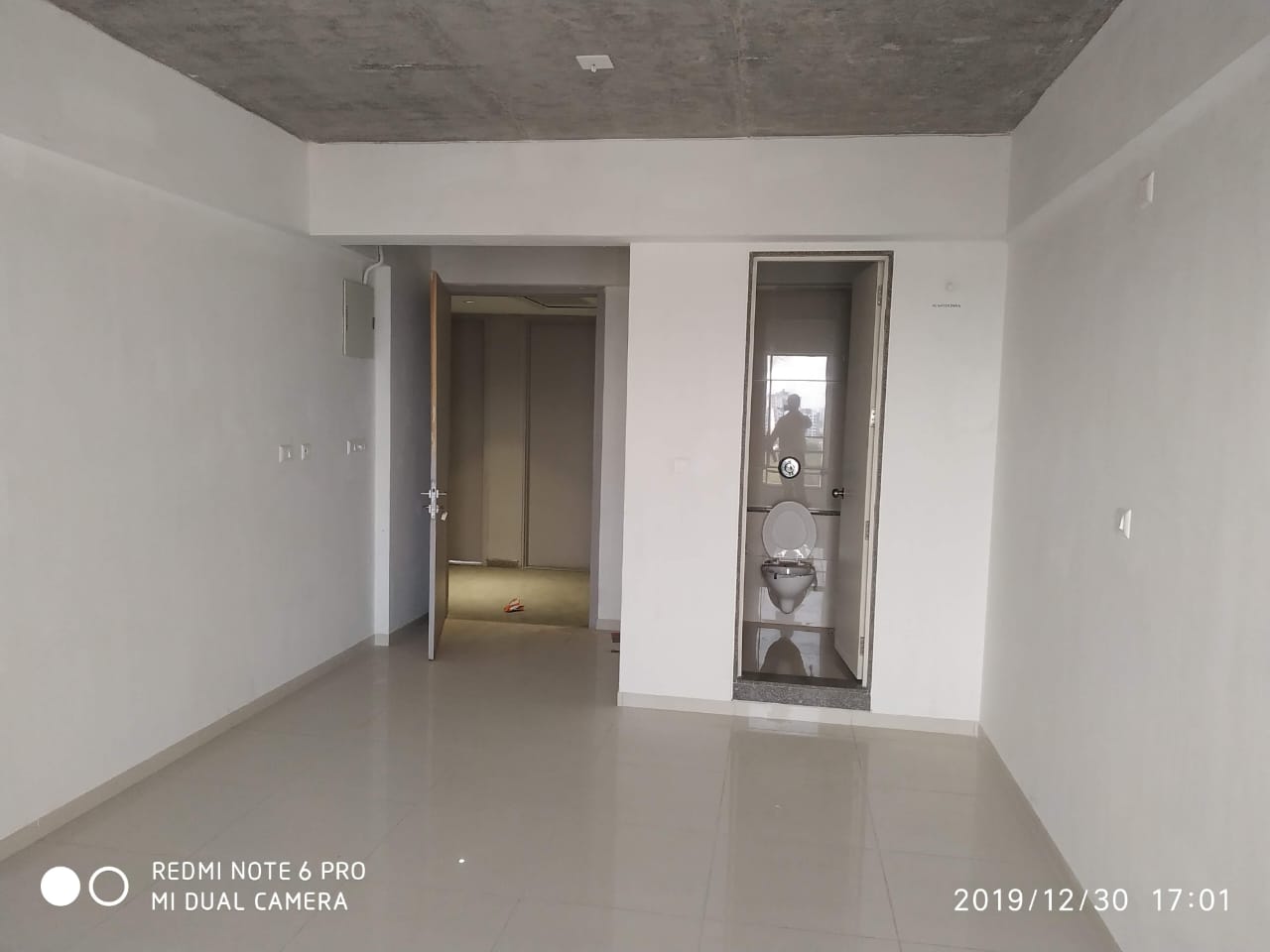 530 Sq. Ft. Commercial Office for Rent in Shyamal Cross Road Ahmedabad - Media 10