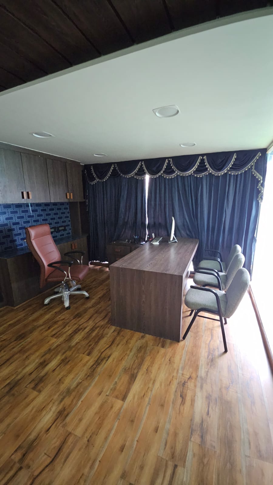 3000 Sq. Ft. Commercial Office for Rent in Thaltej Ahmedabad - Media 5