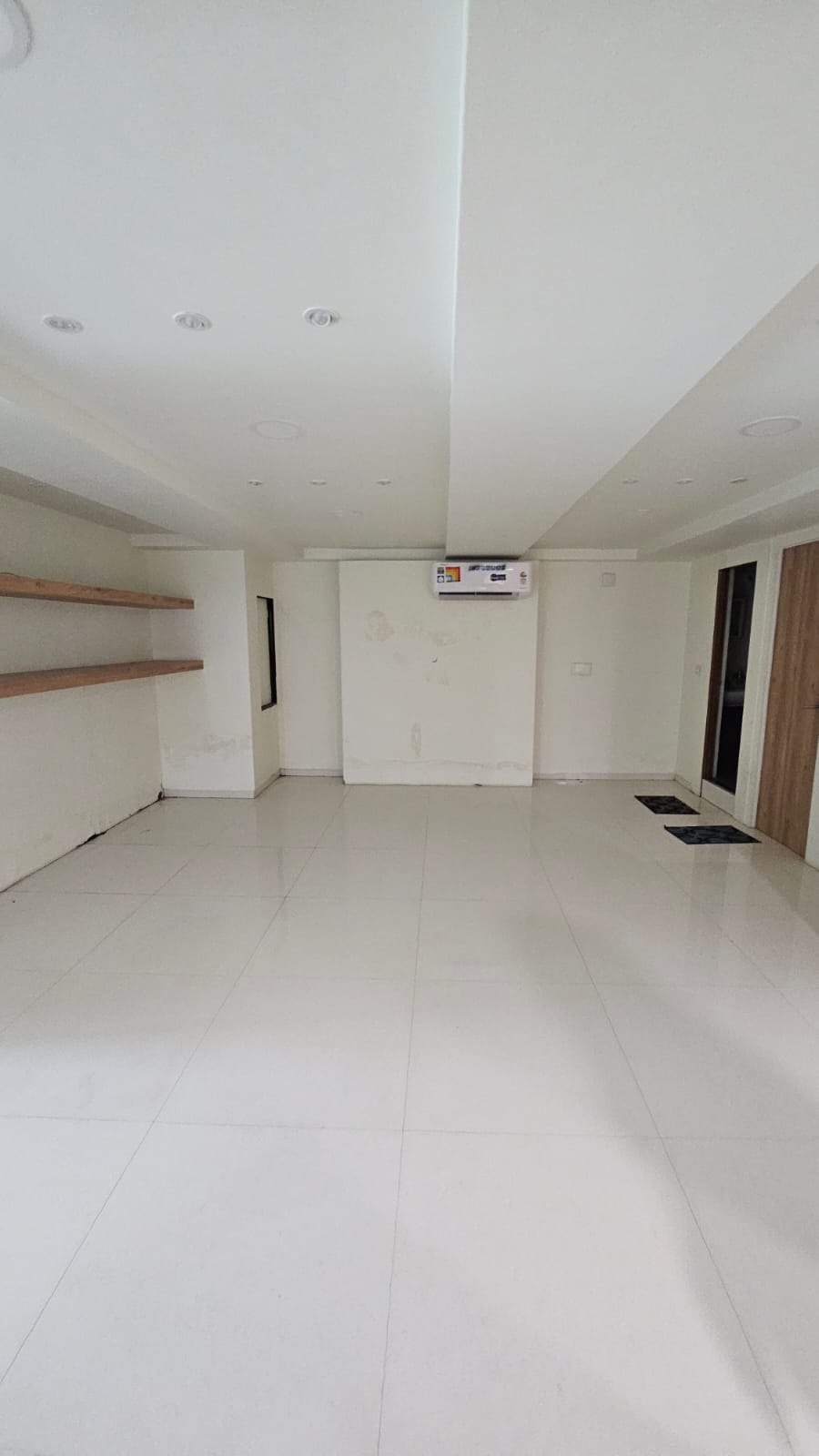3000 Sq. Ft. Commercial Office for Rent in Thaltej Ahmedabad - Media 6