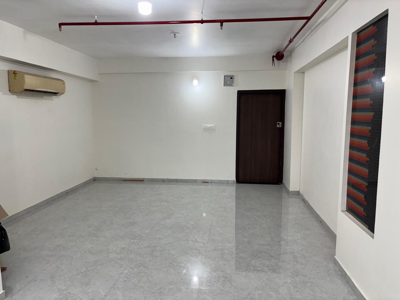 610 Sq. Ft. Commercial Office for Rent in Ellisbridge Ahmedabad - Media 3