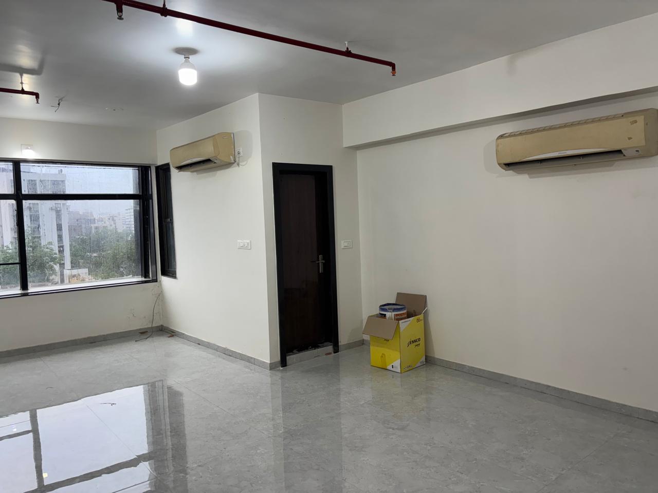 610 Sq. Ft. Commercial Office for Rent in Ellisbridge Ahmedabad - Media 5