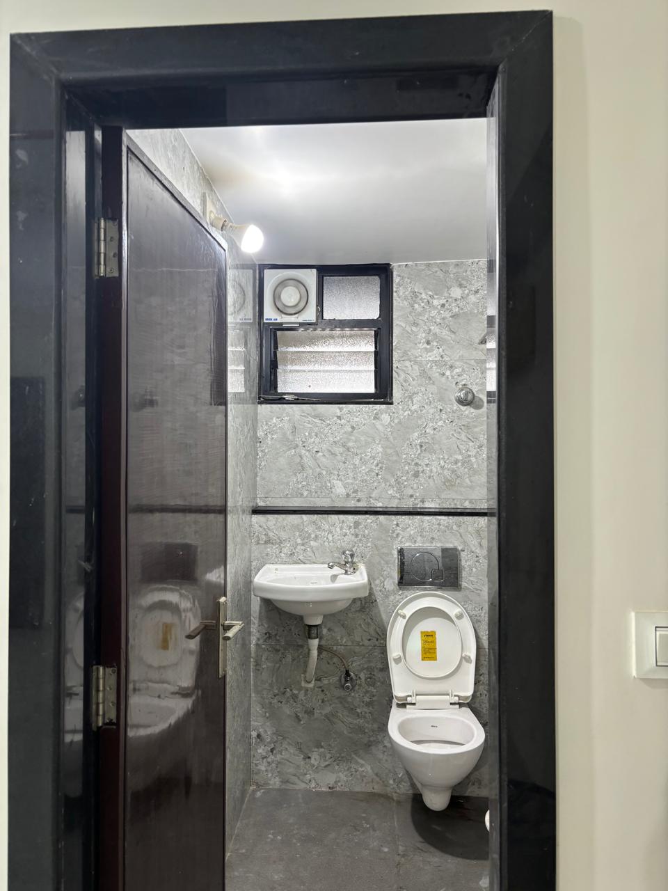 610 Sq. Ft. Commercial Office for Rent in Ellisbridge Ahmedabad - Media 8