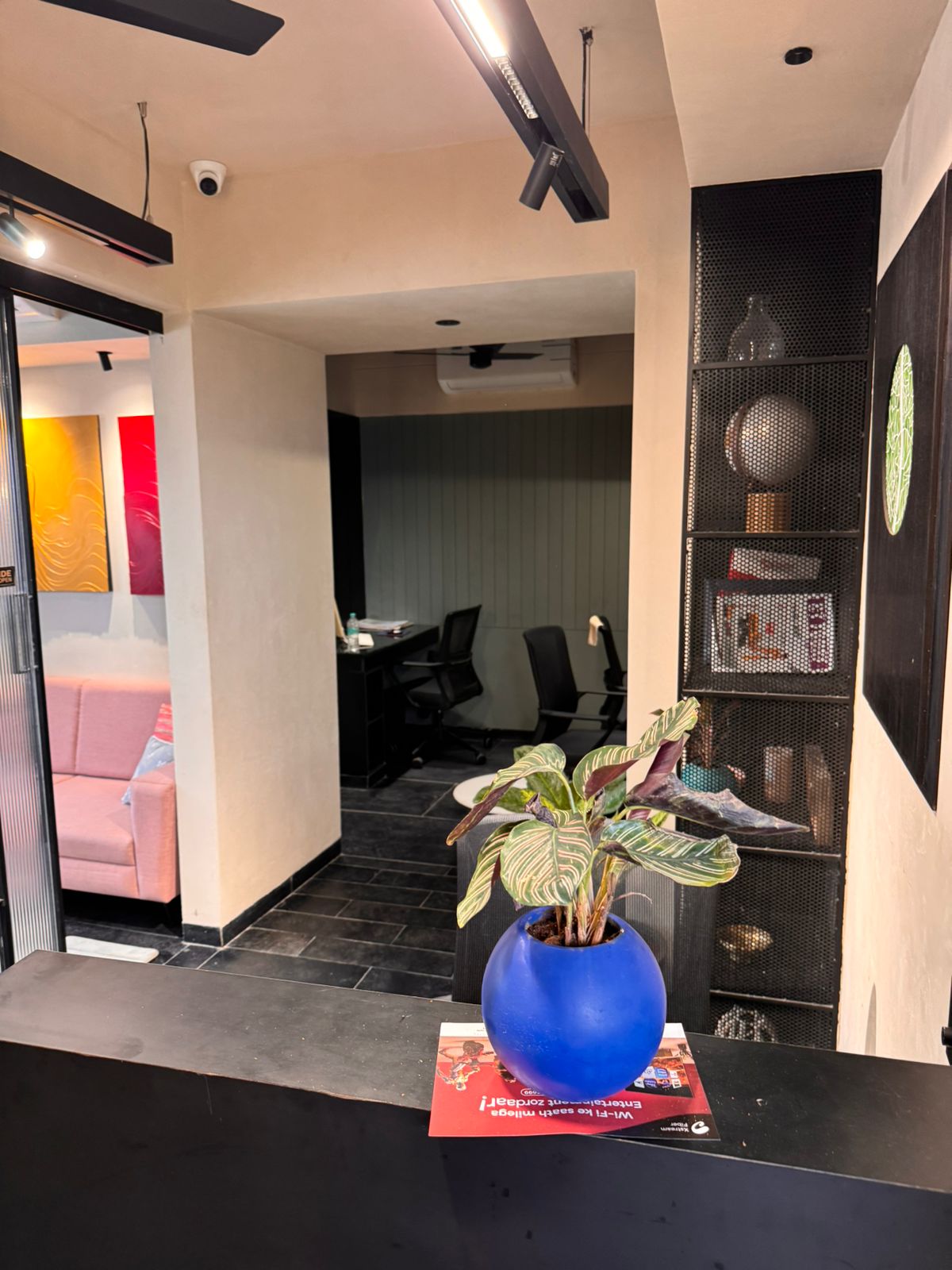 661 Sq. Ft. Commercial Office for Rent in Nehrunagar Ahmedabad - Media 5
