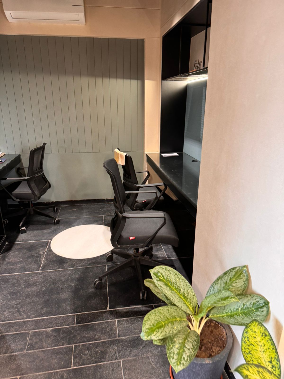 661 Sq. Ft. Commercial Office for Rent in Nehrunagar Ahmedabad - Media 4