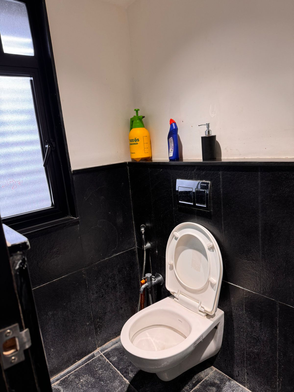 661 Sq. Ft. Commercial Office for Rent in Nehrunagar Ahmedabad - Media 12