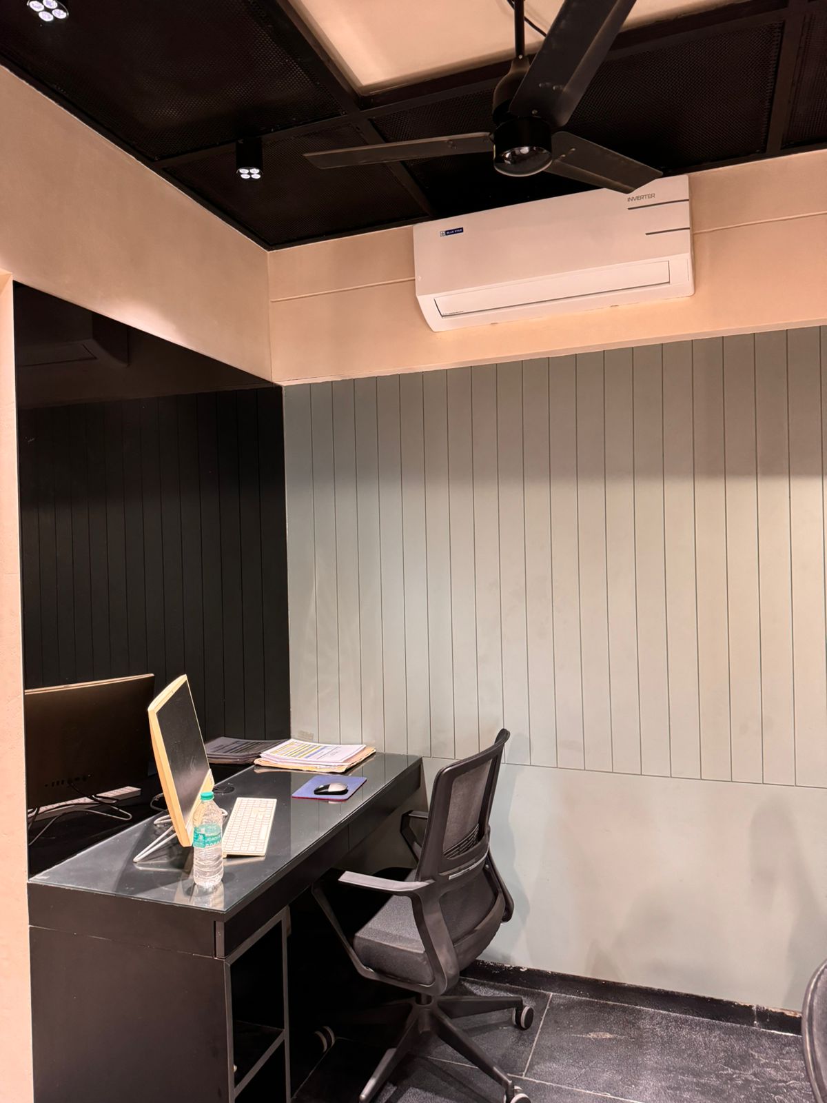 661 Sq. Ft. Commercial Office for Rent in Nehrunagar Ahmedabad - Media 11