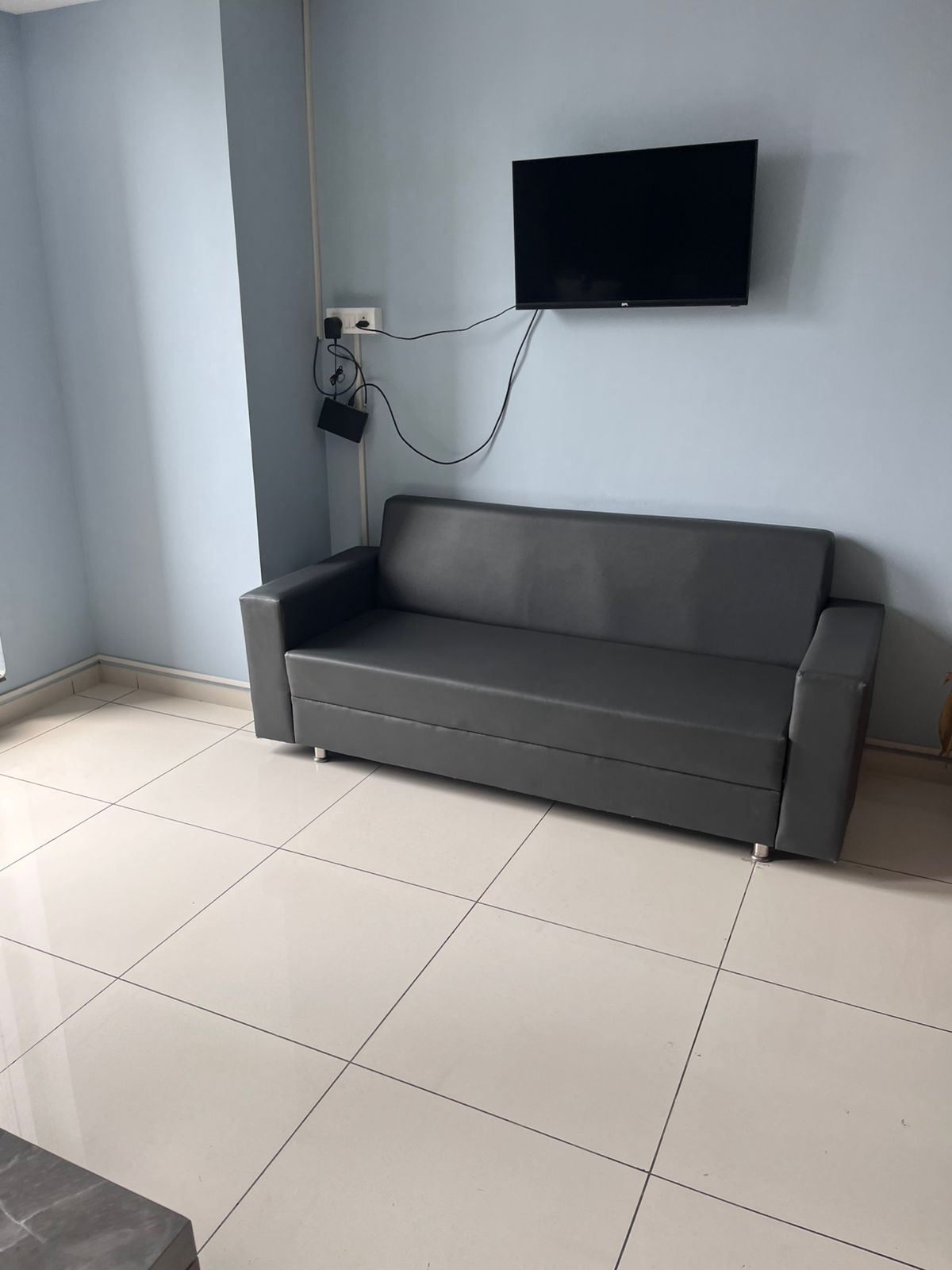 1170 Sq. Ft. Commercial Office for Rent in Shyamal Cross Road Ahmedabad - Media 5