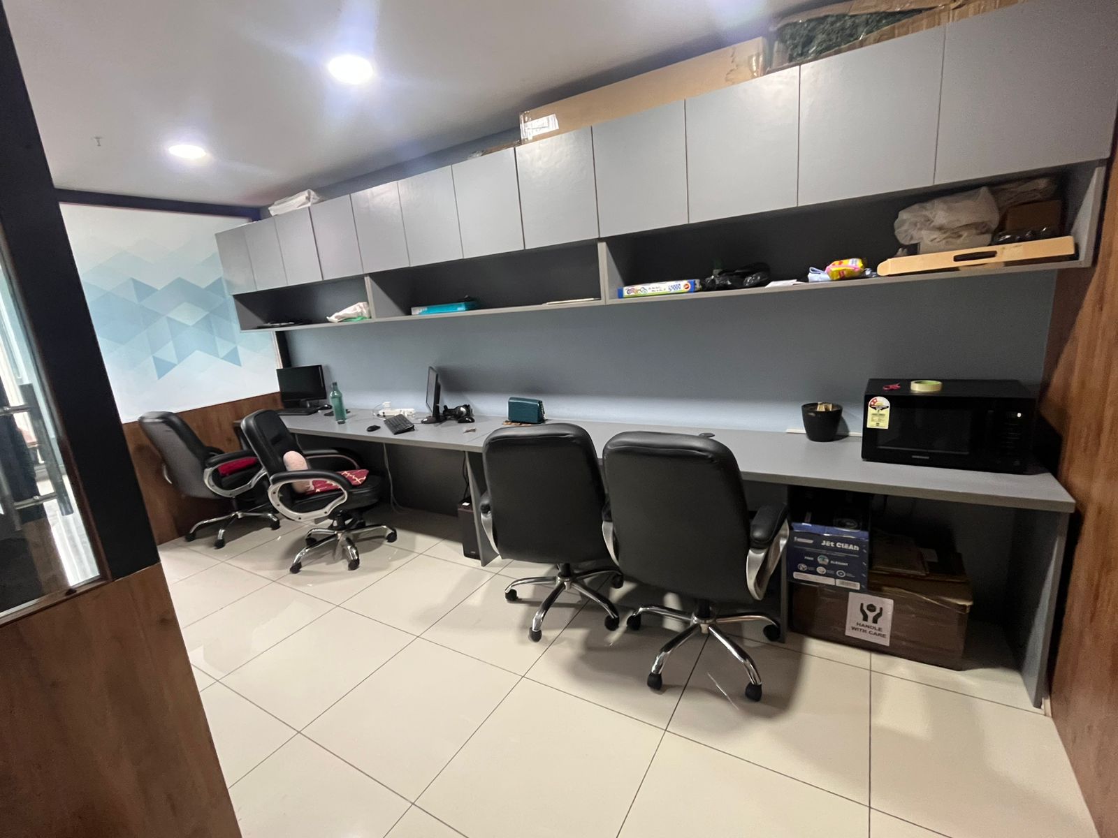 1170 Sq. Ft. Commercial Office for Rent in Shyamal Cross Road Ahmedabad