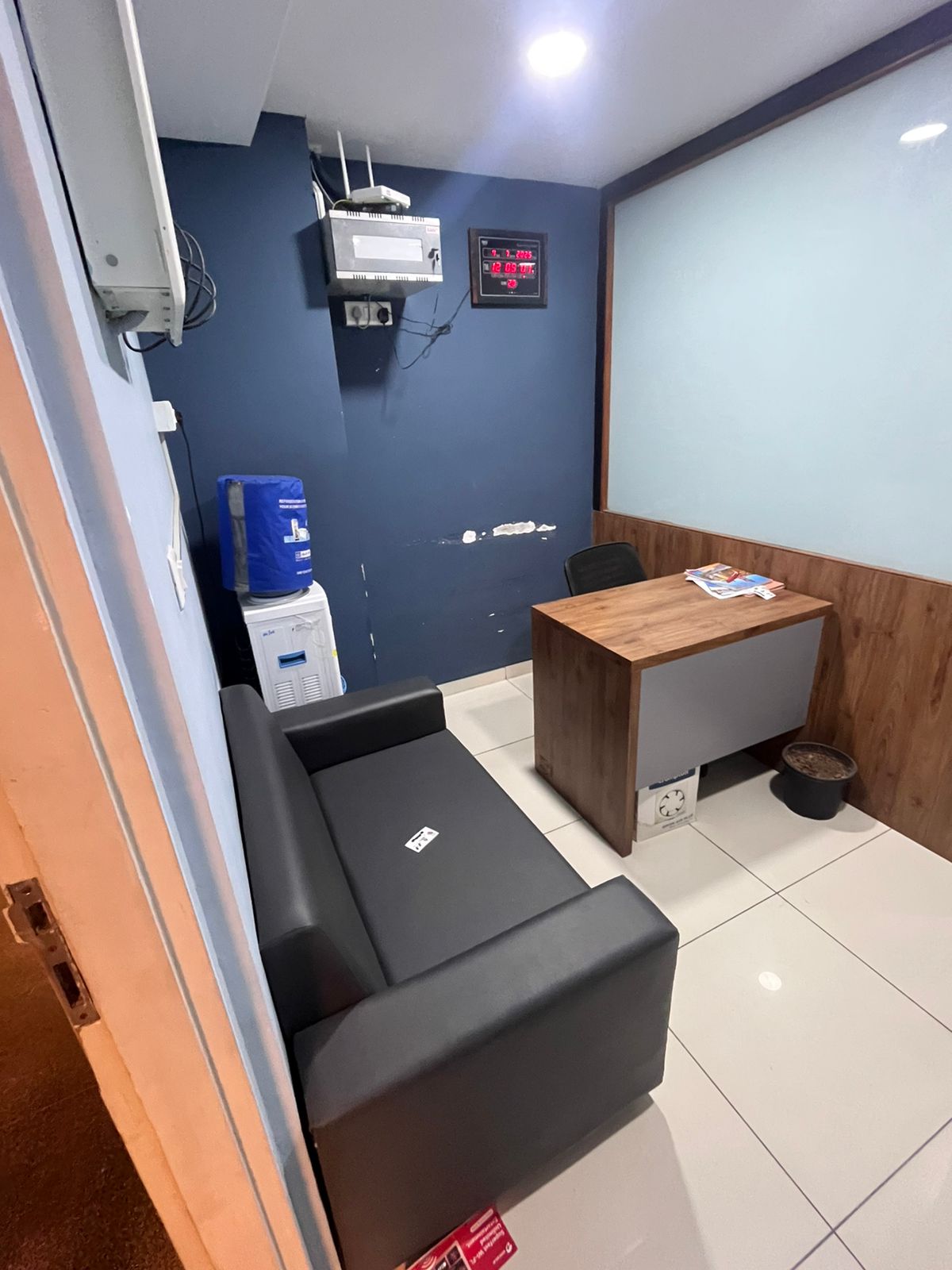 1170 Sq. Ft. Commercial Office for Rent in Shyamal Cross Road Ahmedabad - Media 6