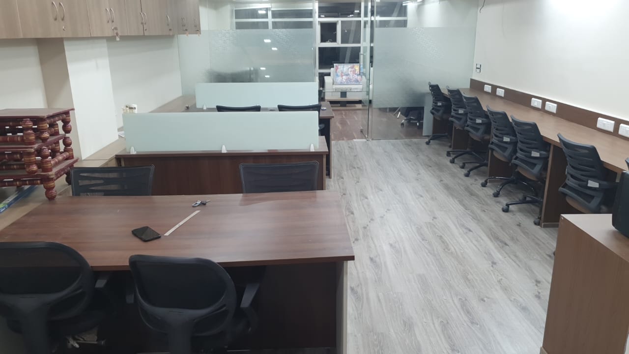 1258 Sq. Ft. Commercial Office for Rent in Sg Highway Ahmedabad - Media 4