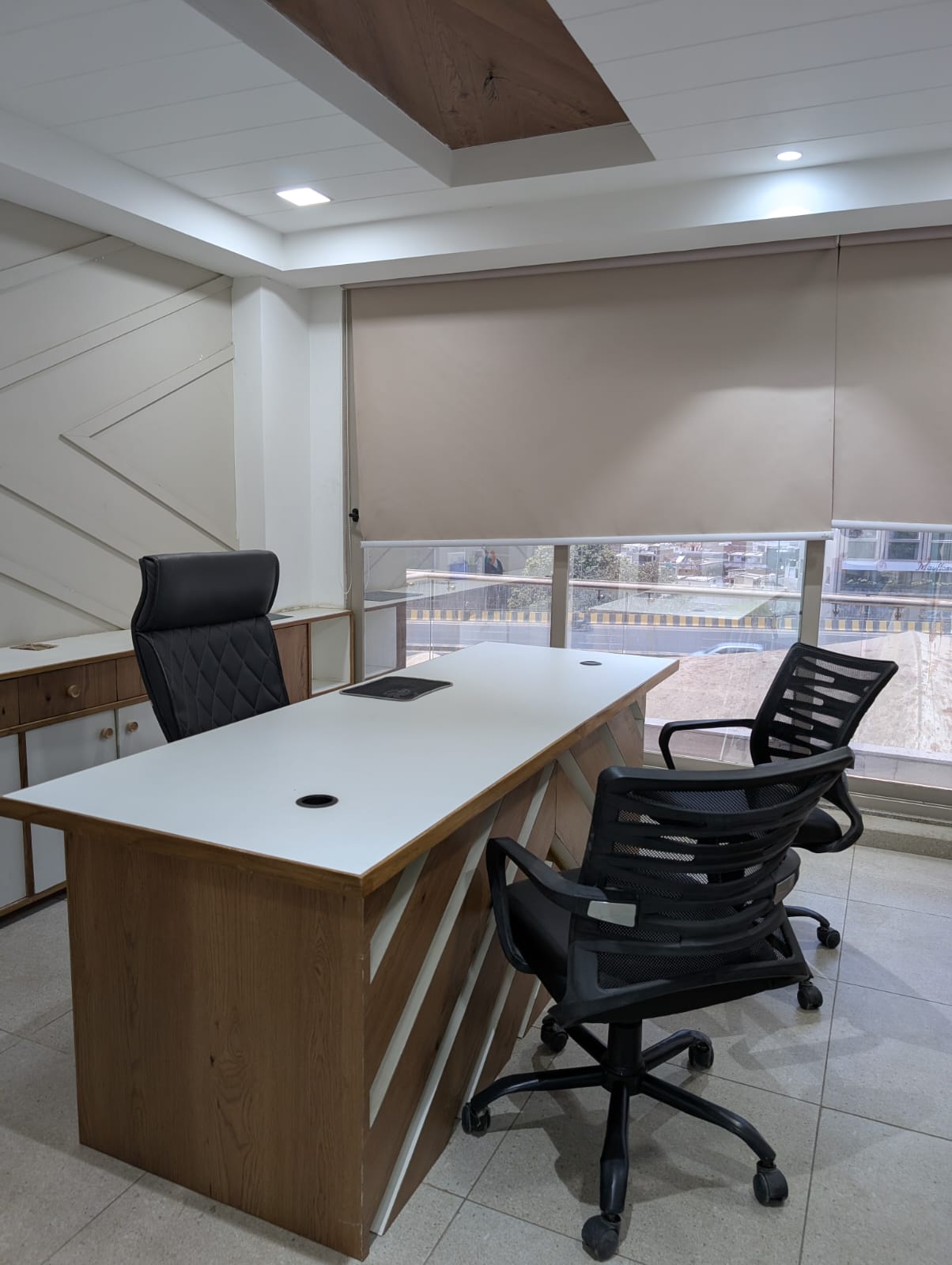 968 Sq. Ft. Commercial Office for Rent in Iscon Ambli Road Ahmedabad