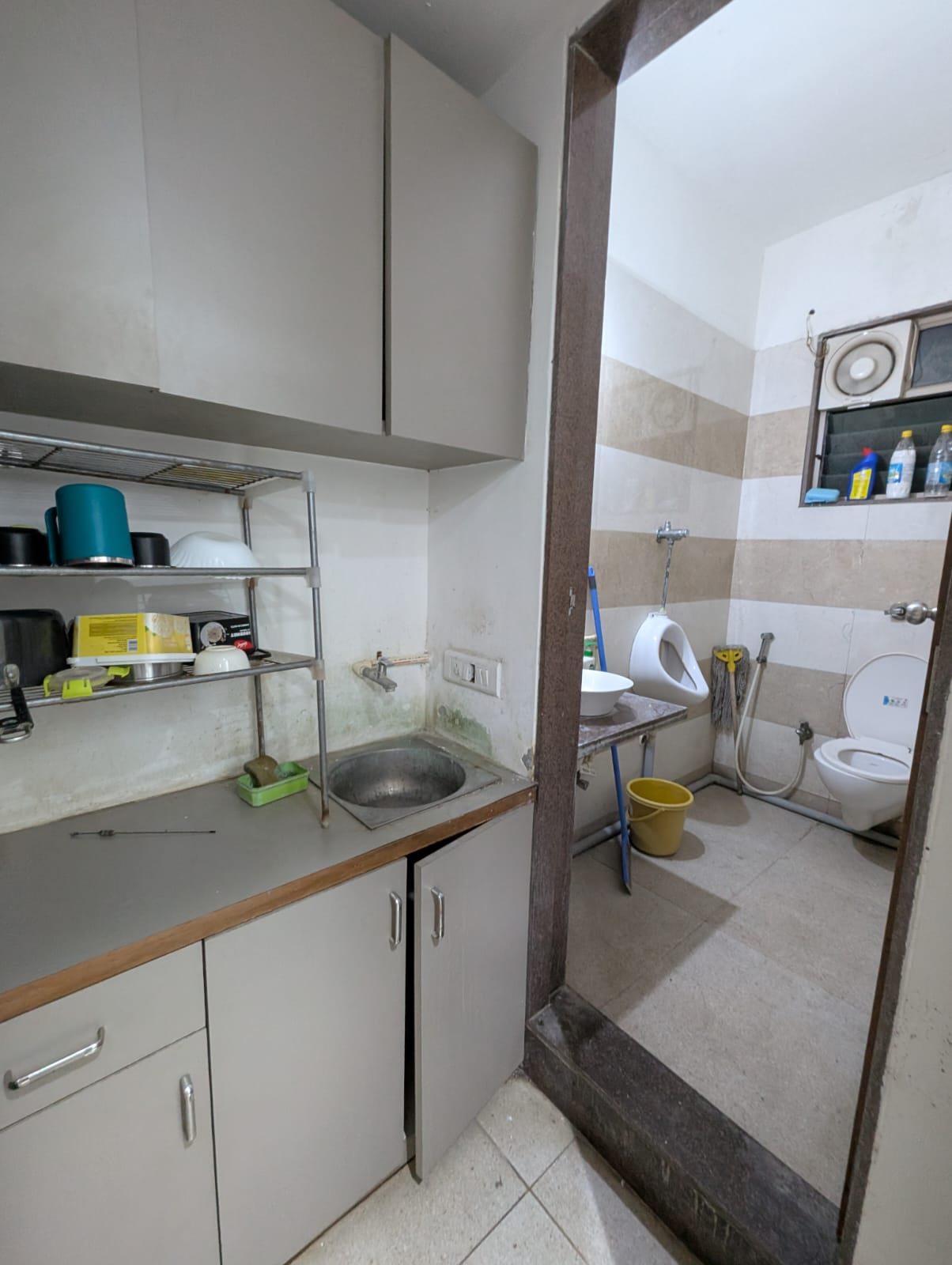 968 Sq. Ft. Commercial Office for Rent in Iscon Ambli Road Ahmedabad - Media 2