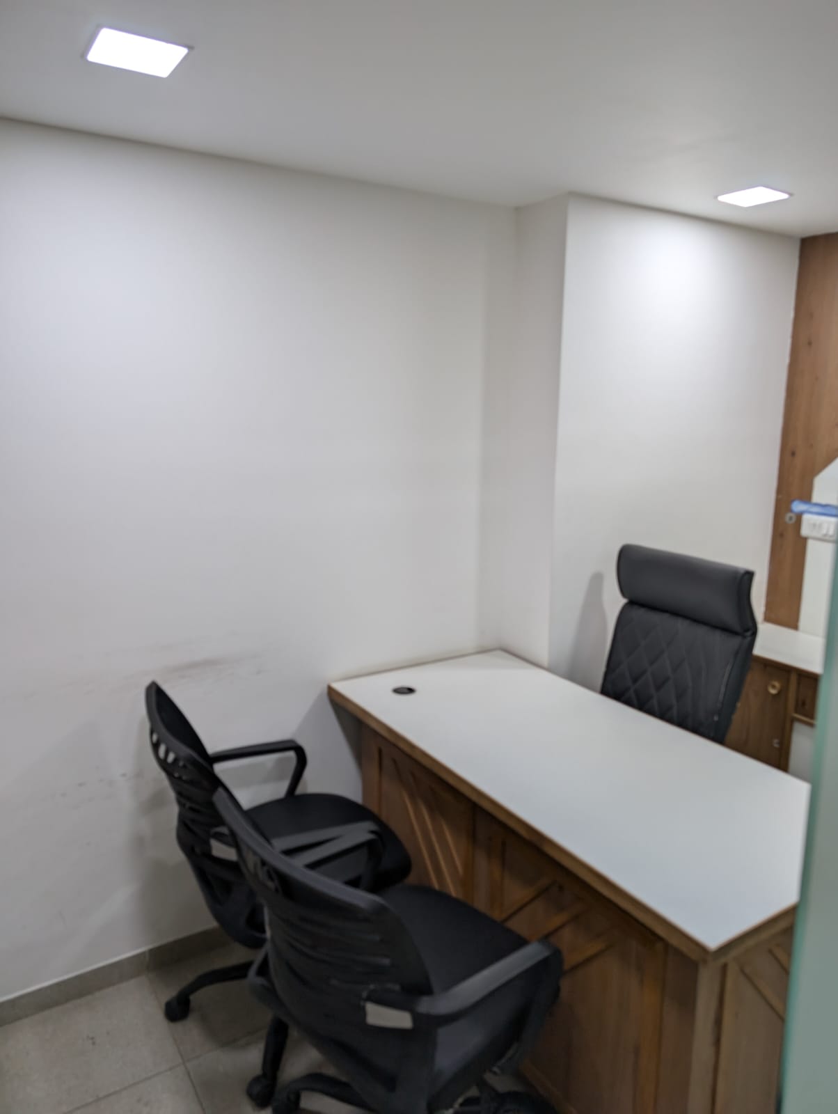 968 Sq. Ft. Commercial Office for Rent in Iscon Ambli Road Ahmedabad - Media 9