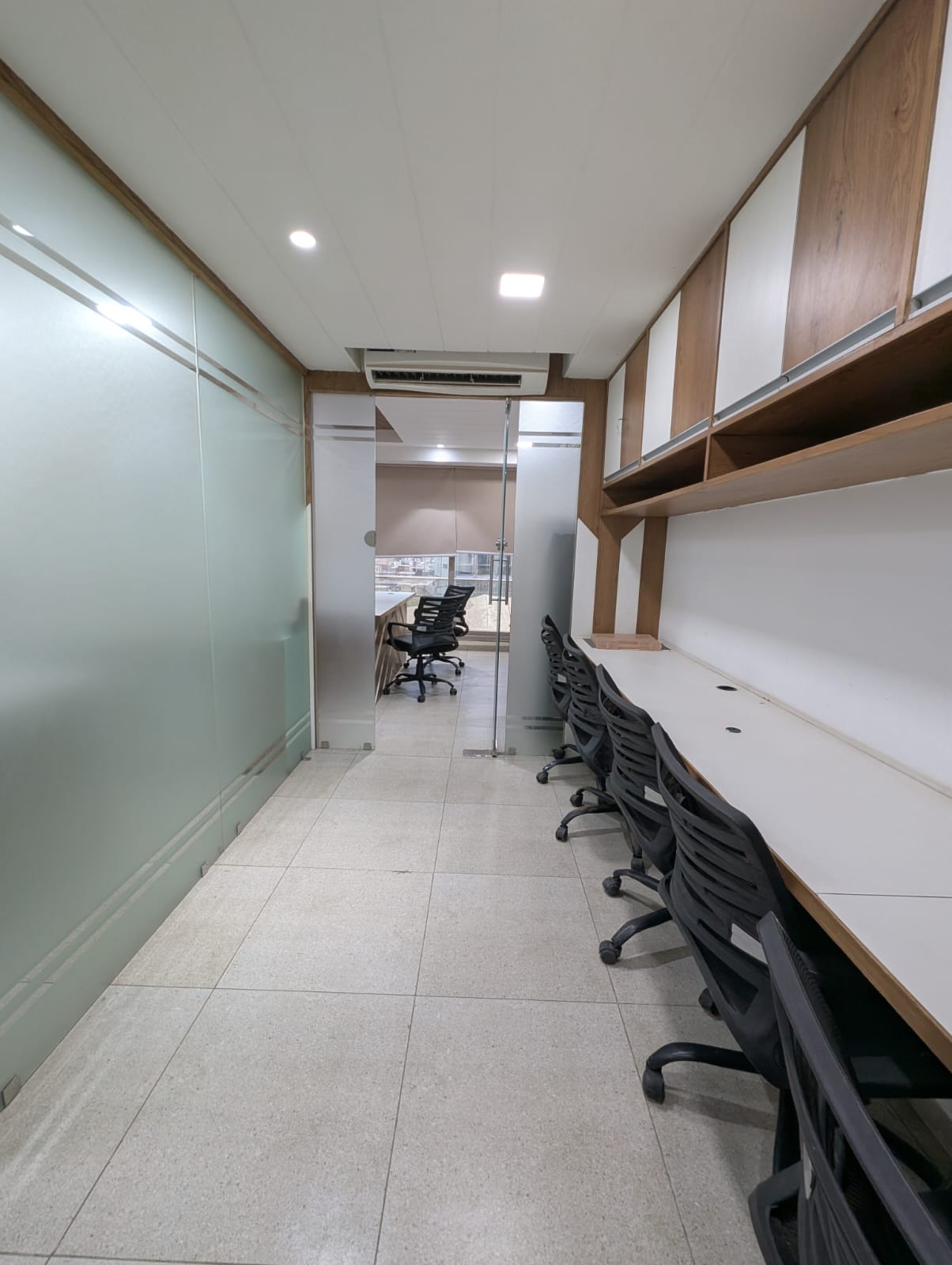 968 Sq. Ft. Commercial Office for Rent in Iscon Ambli Road Ahmedabad - Media 12