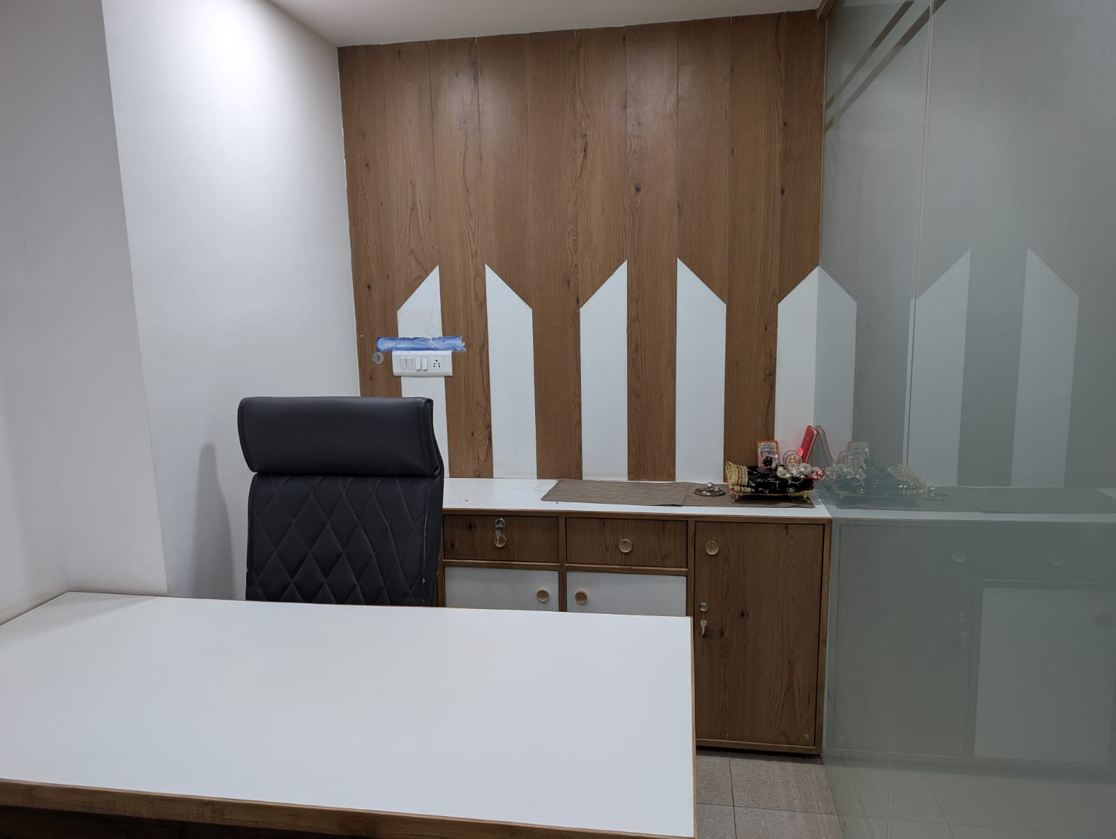 968 Sq. Ft. Commercial Office for Rent in Iscon Ambli Road Ahmedabad - Media 6