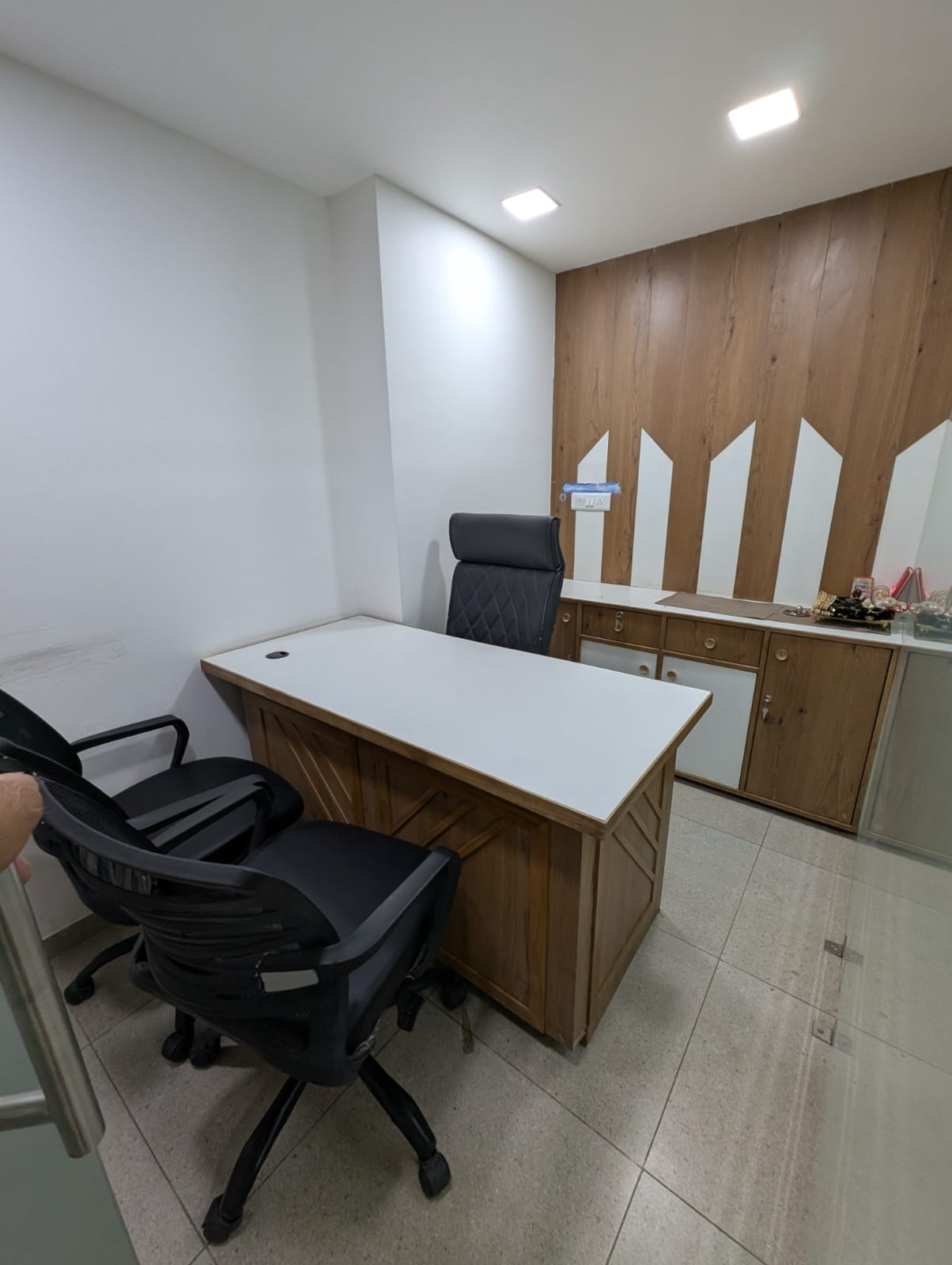 968 Sq. Ft. Commercial Office for Rent in Iscon Ambli Road Ahmedabad - Media 7